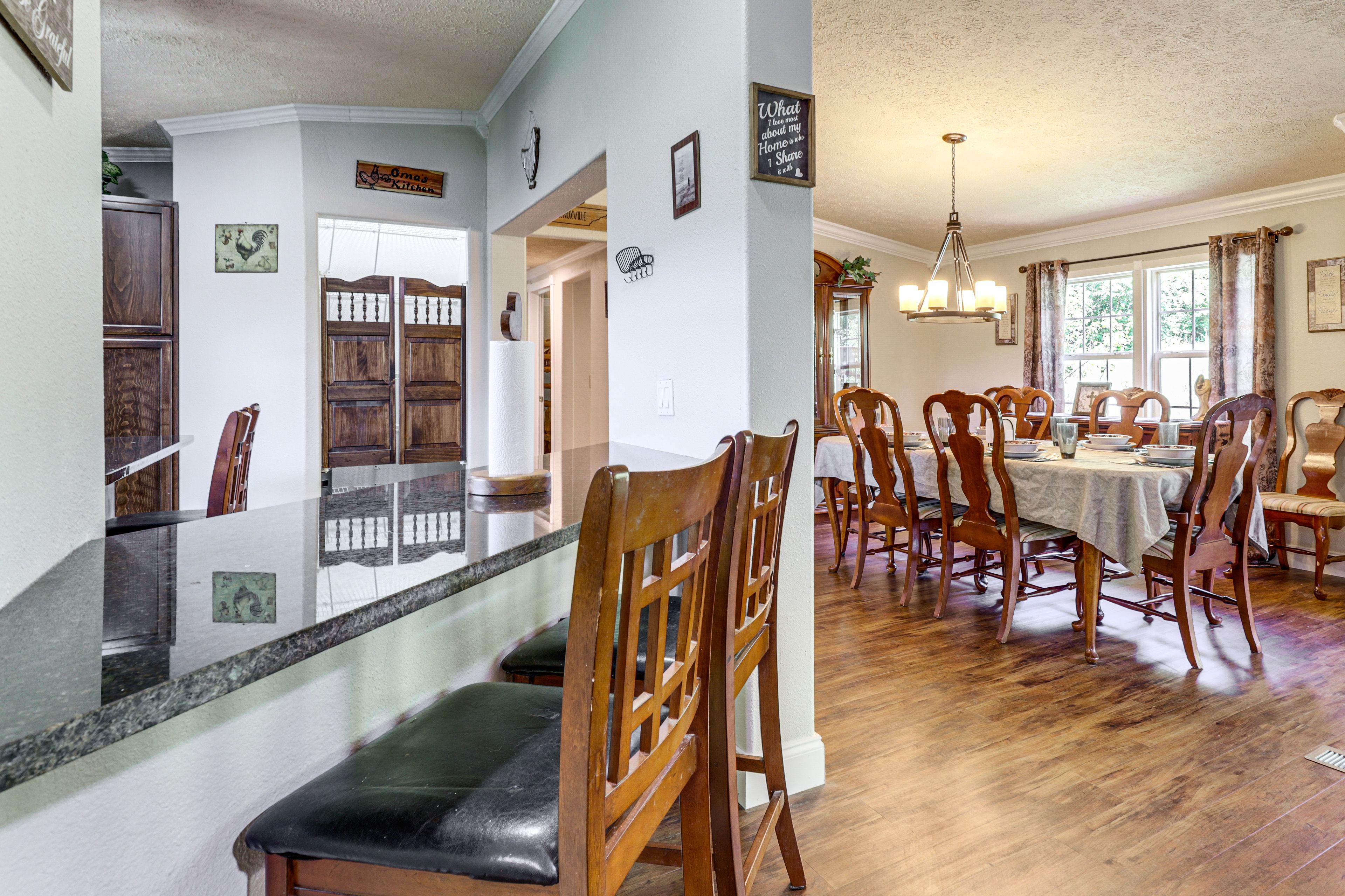 Multiple Dining Areas