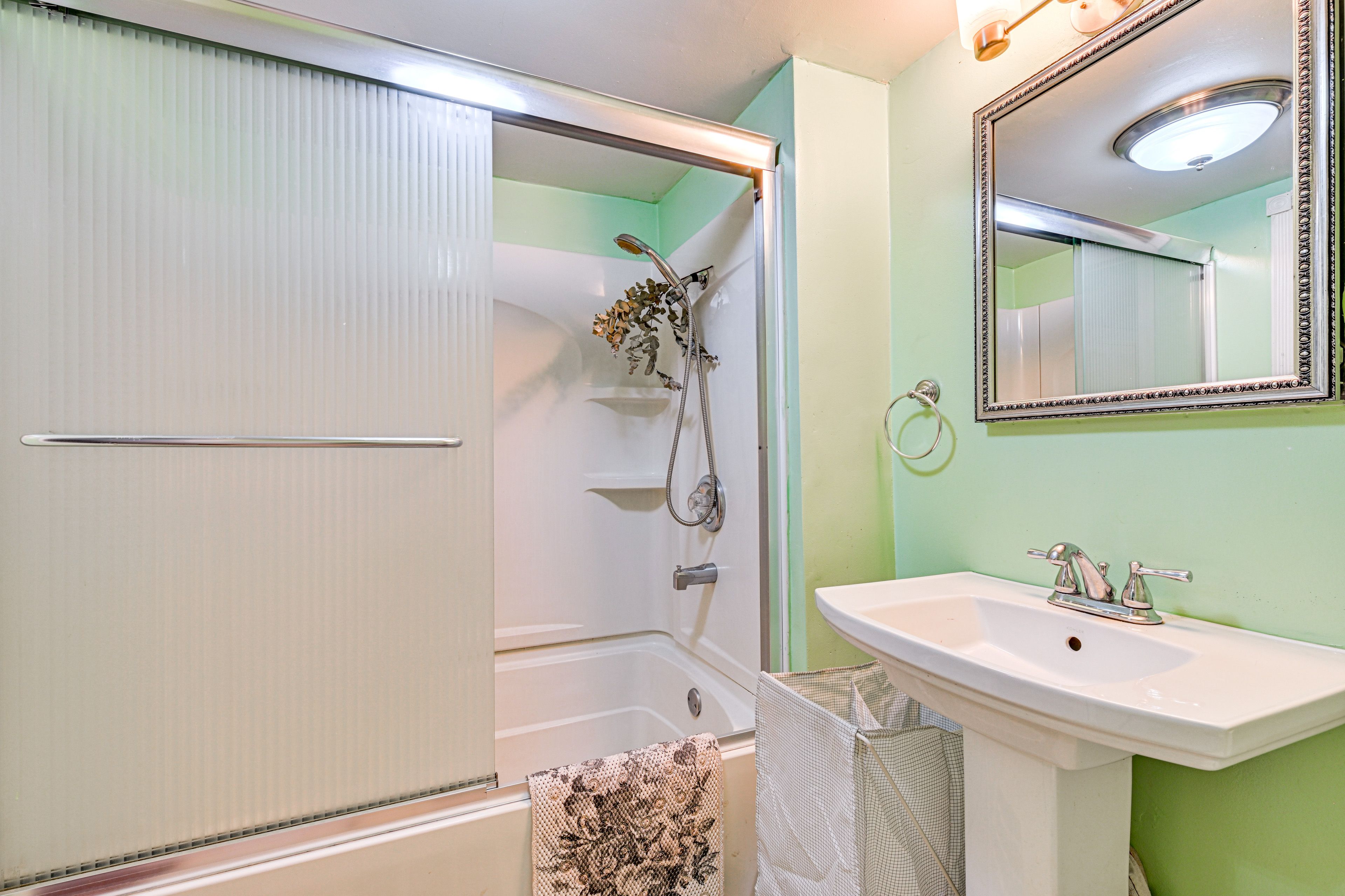 En-Suite Bathroom | 1st Floor | Complimentary Toiletries