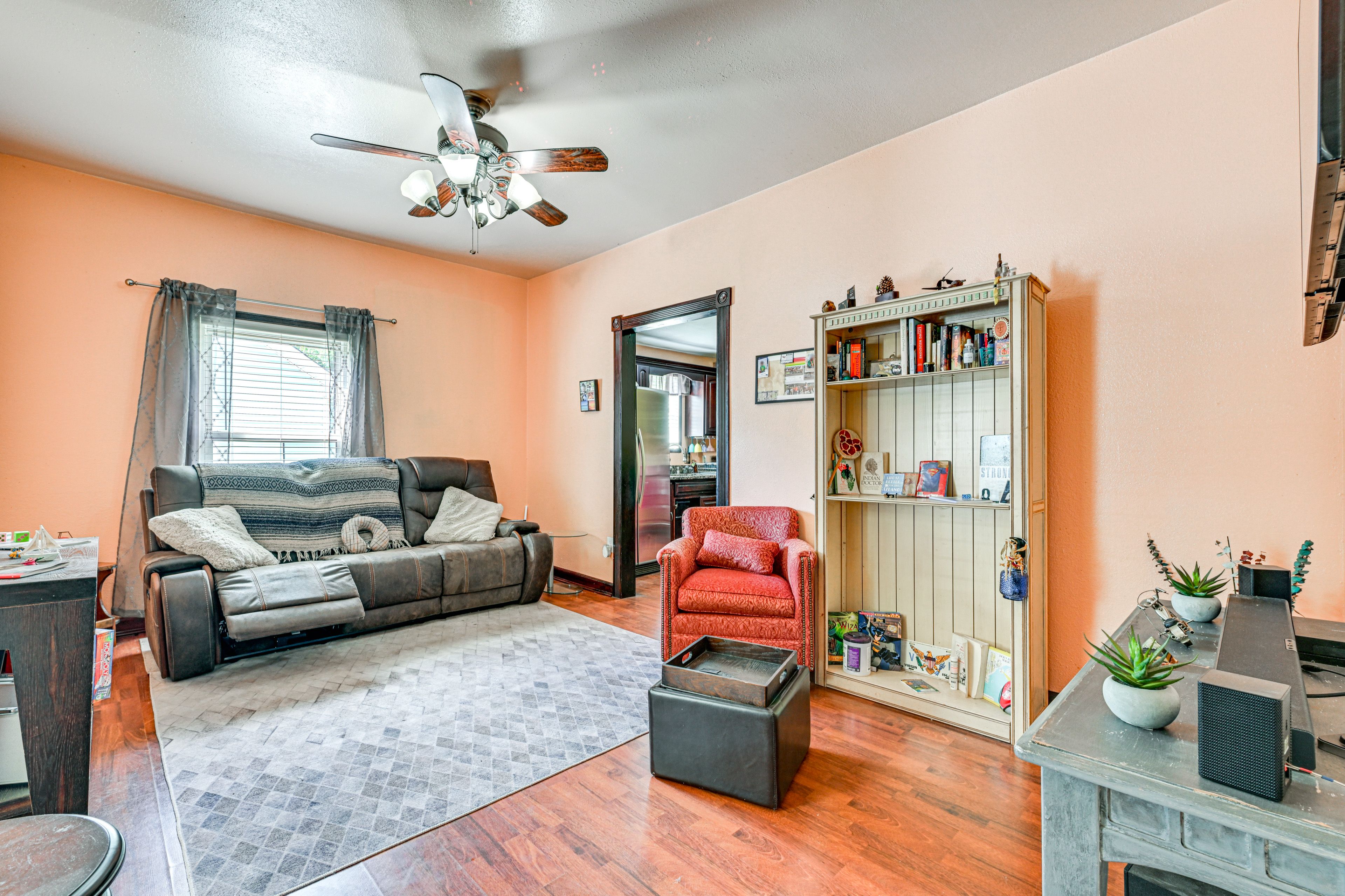 Living Room | 1st Floor | Smart TV