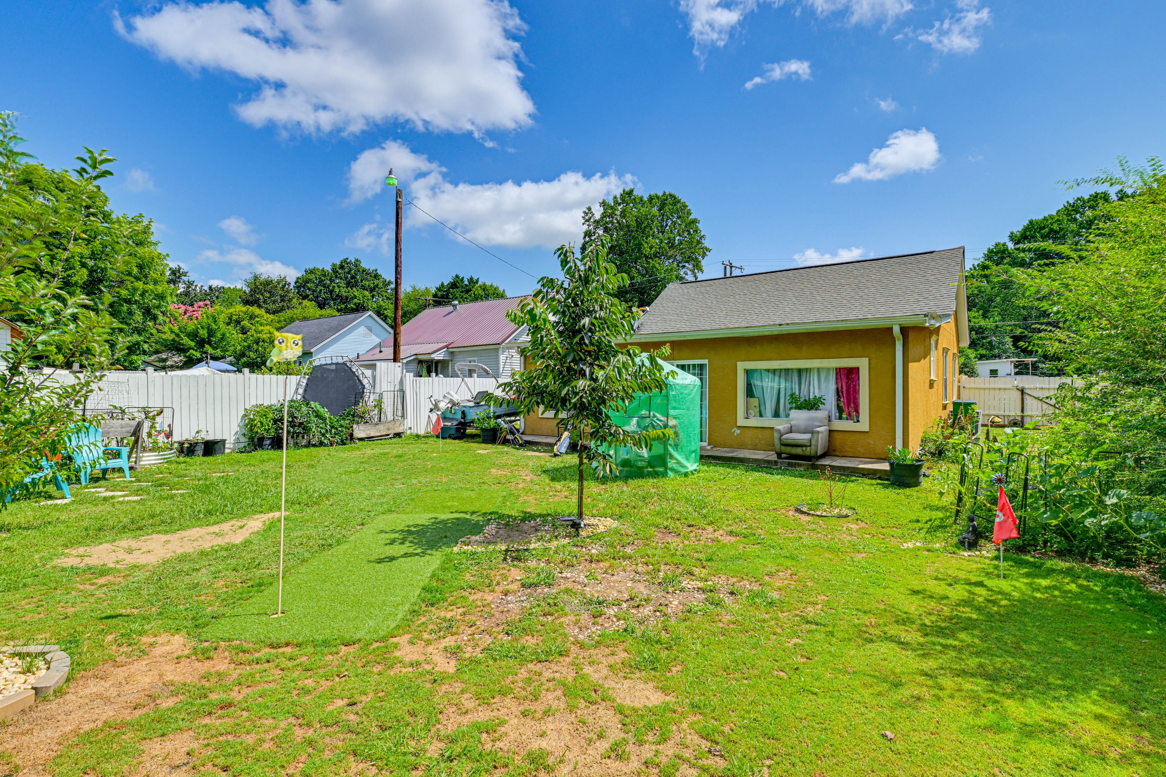 Fully Fenced Backyard | Small Putting Green | Charcoal Grill