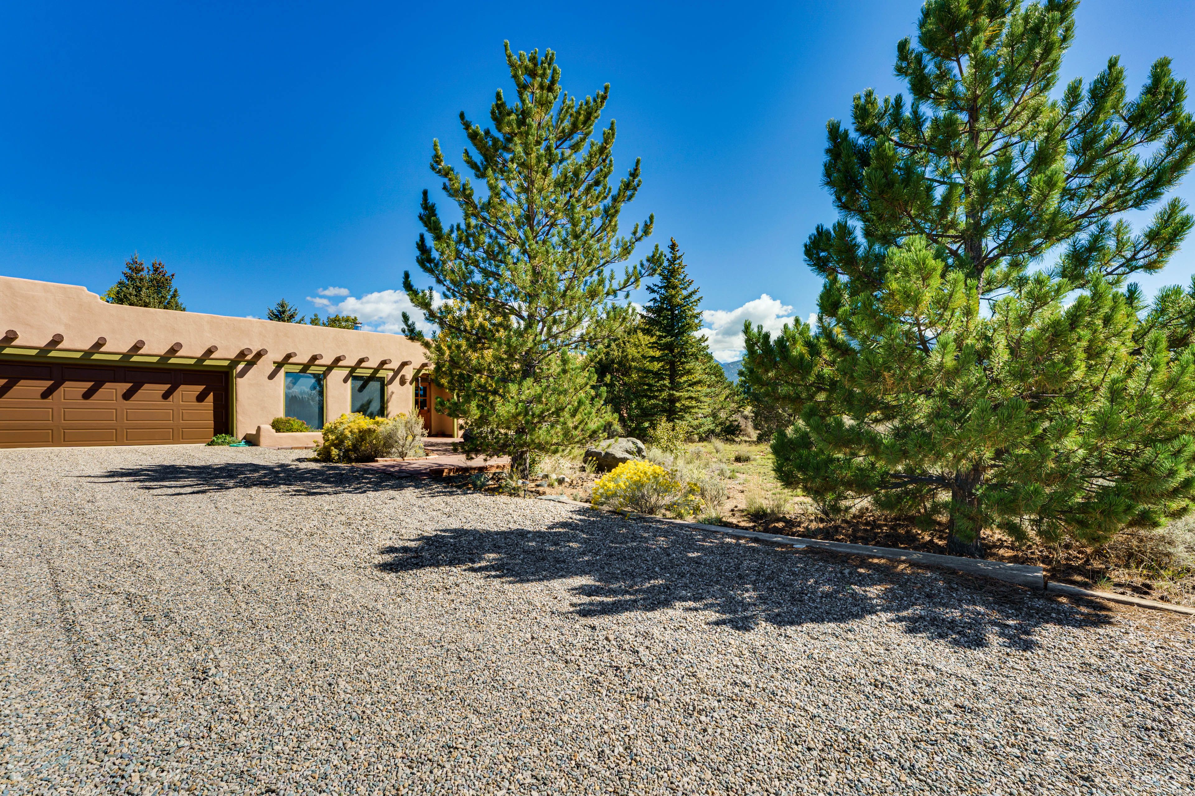 Parking | Driveway (4 Vehicles)