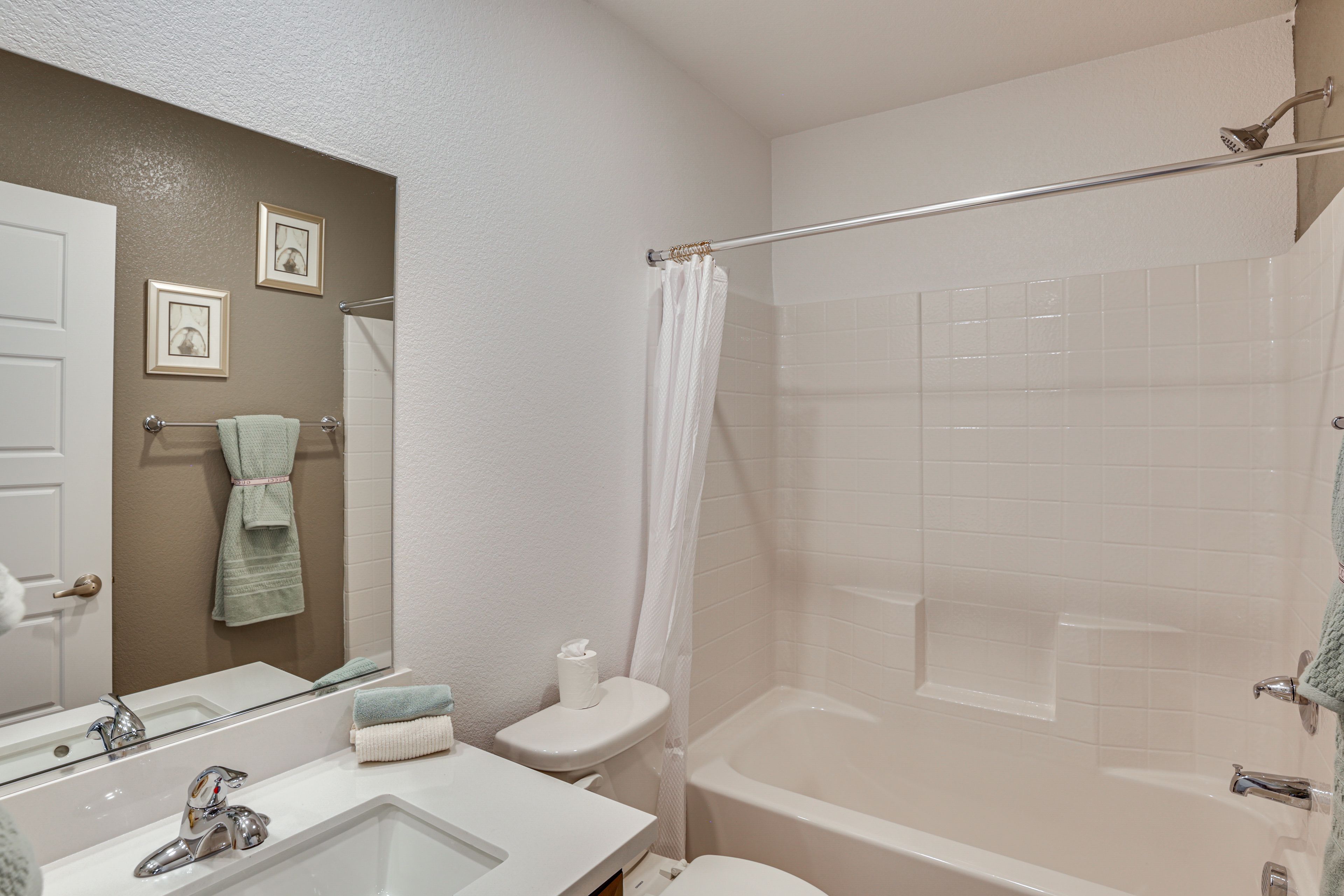 Full Bathroom | 2nd Floor