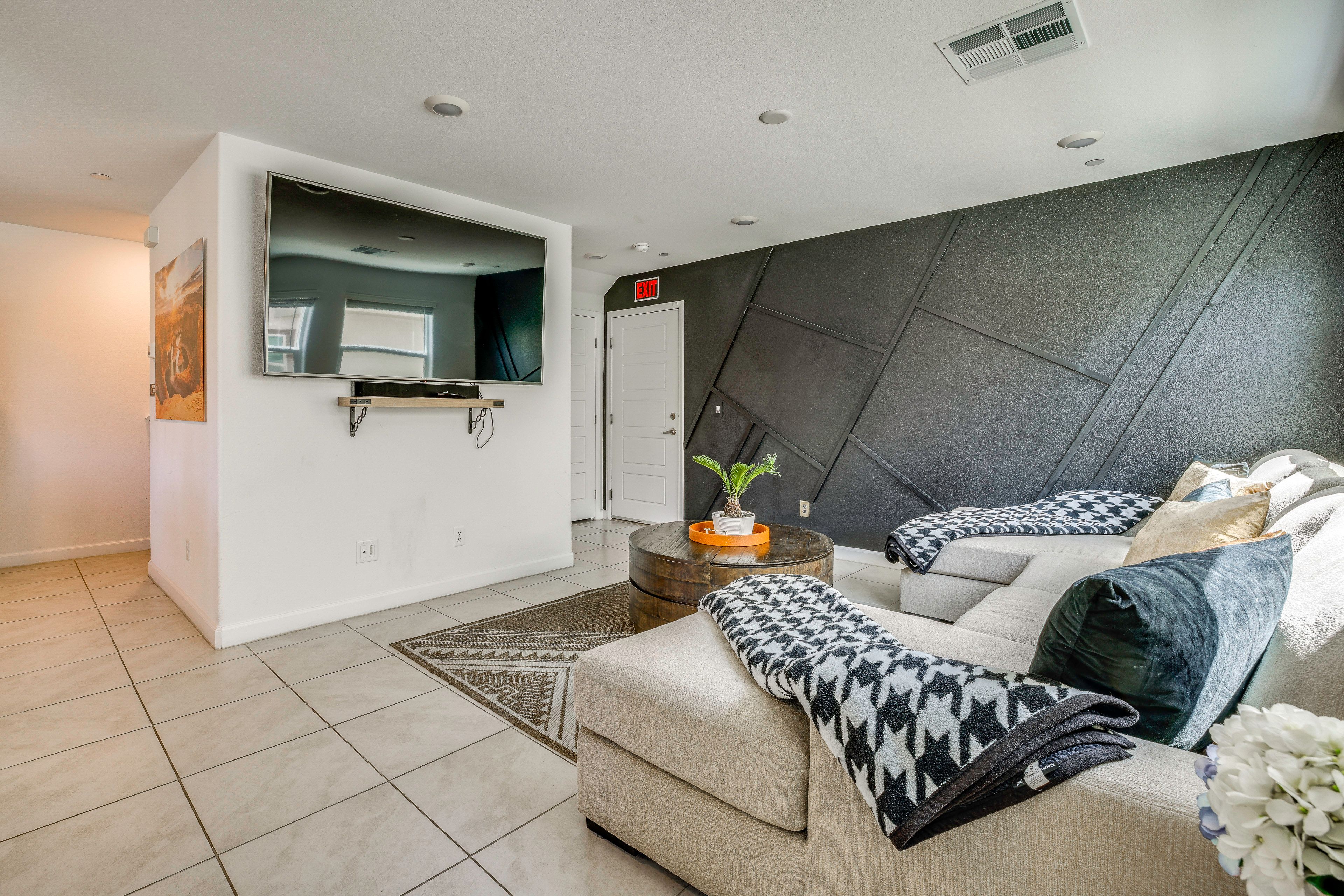 Living Room | Free WiFi | Smart TV | Central A/C | 1st Floor