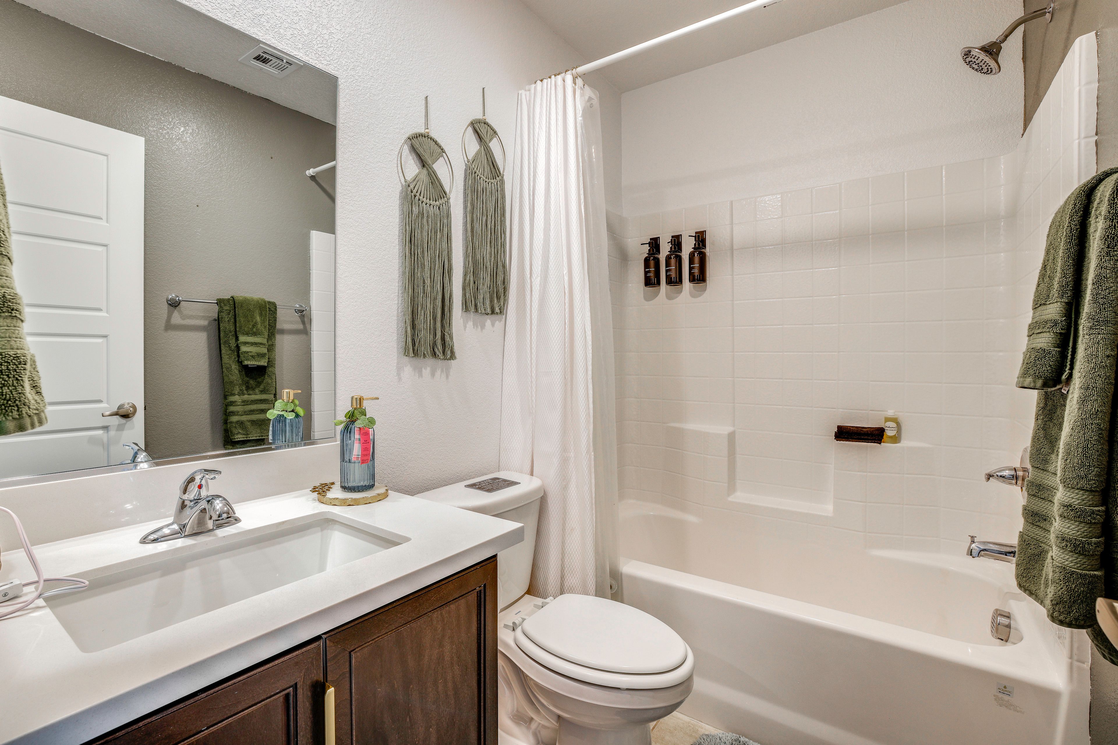 Full Bathroom | 2nd Floor