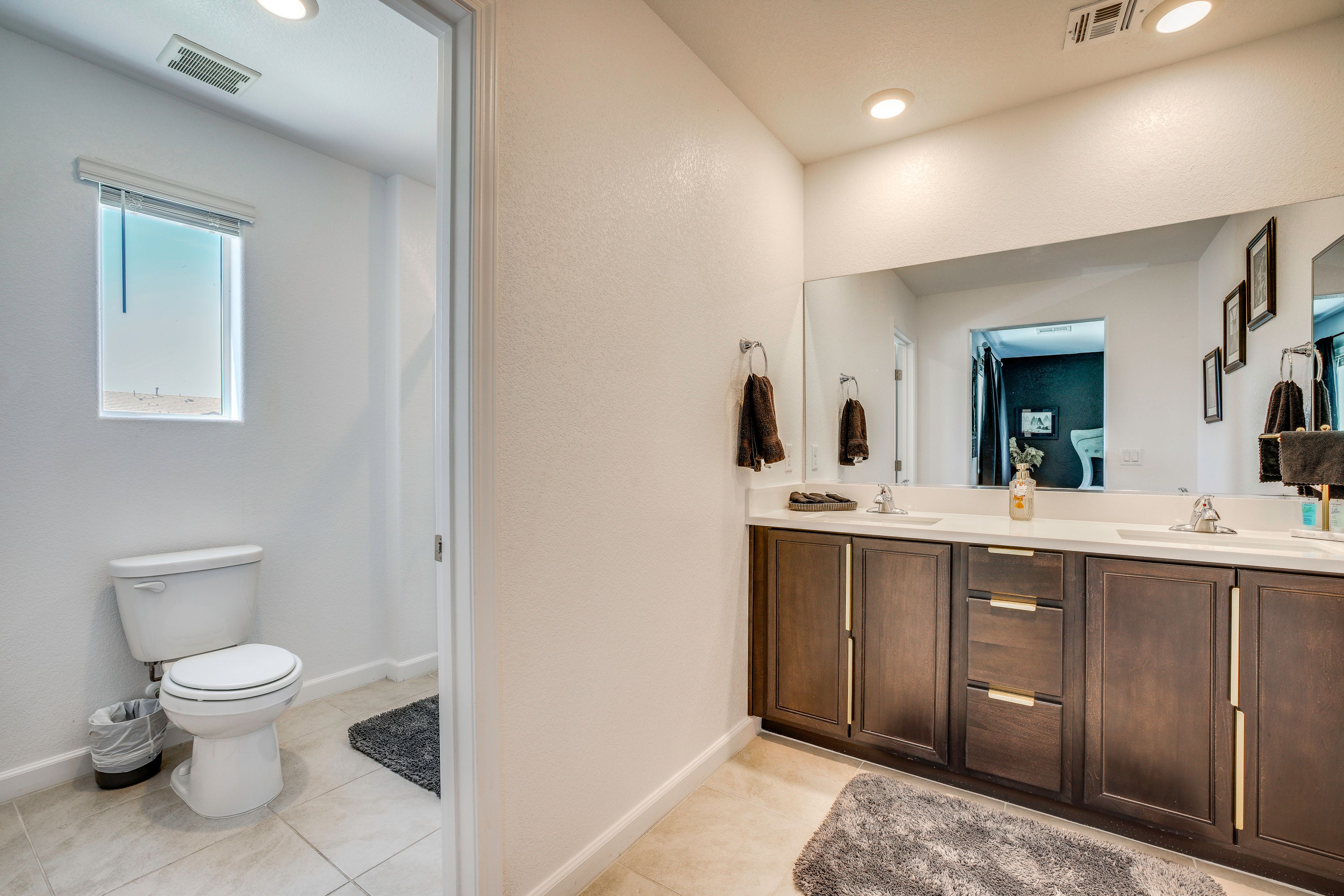 Full Bathroom | 2nd Floor