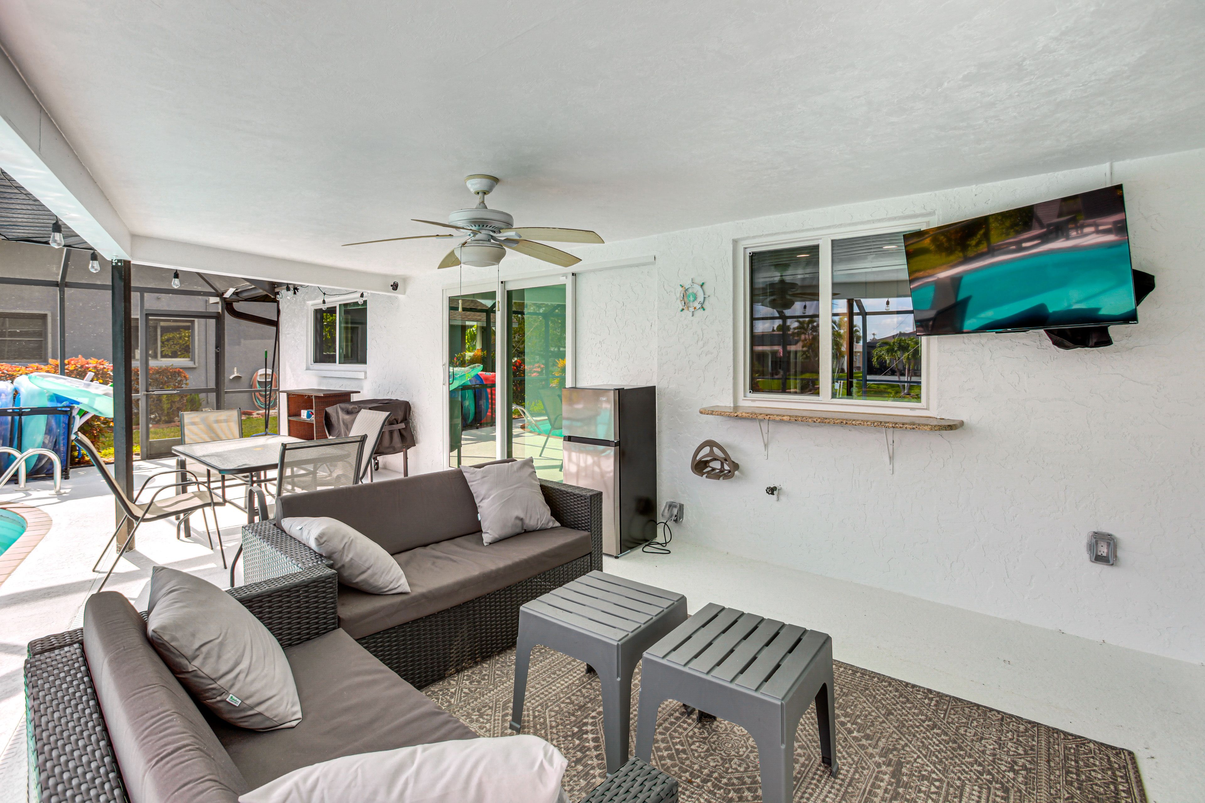 Exterior | Covered Patio | Outdoor Dining Area | Mini Fridge