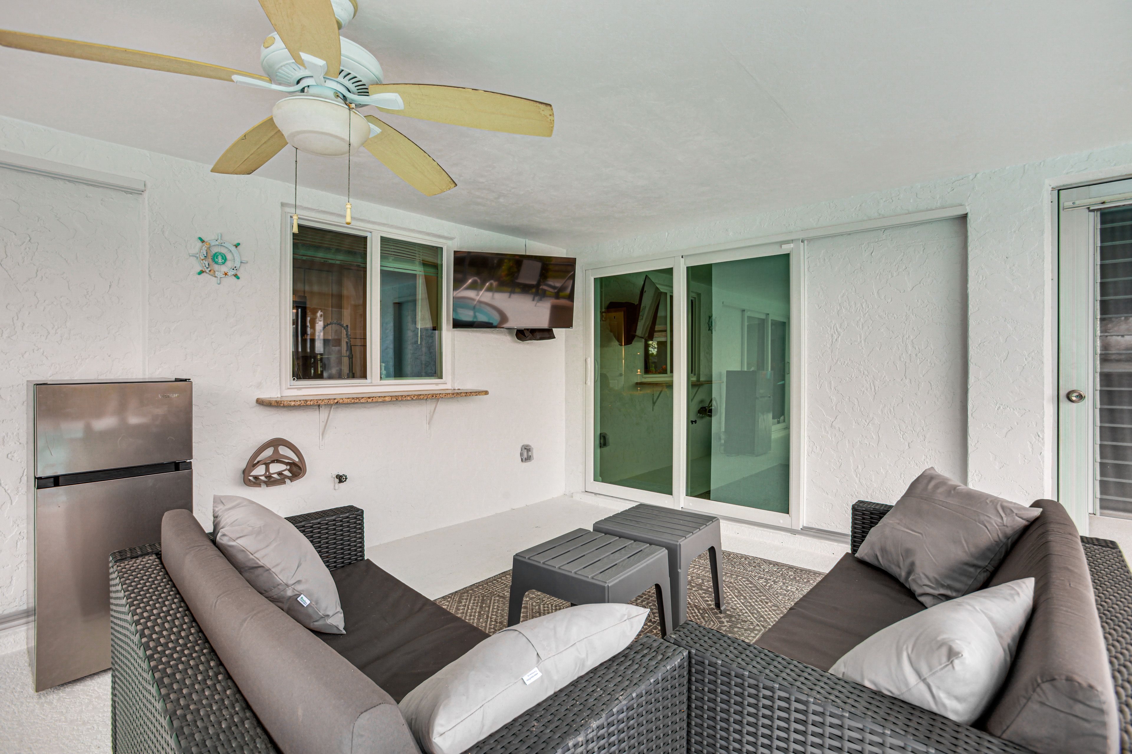 Exterior | Covered Patio | Outdoor Seating