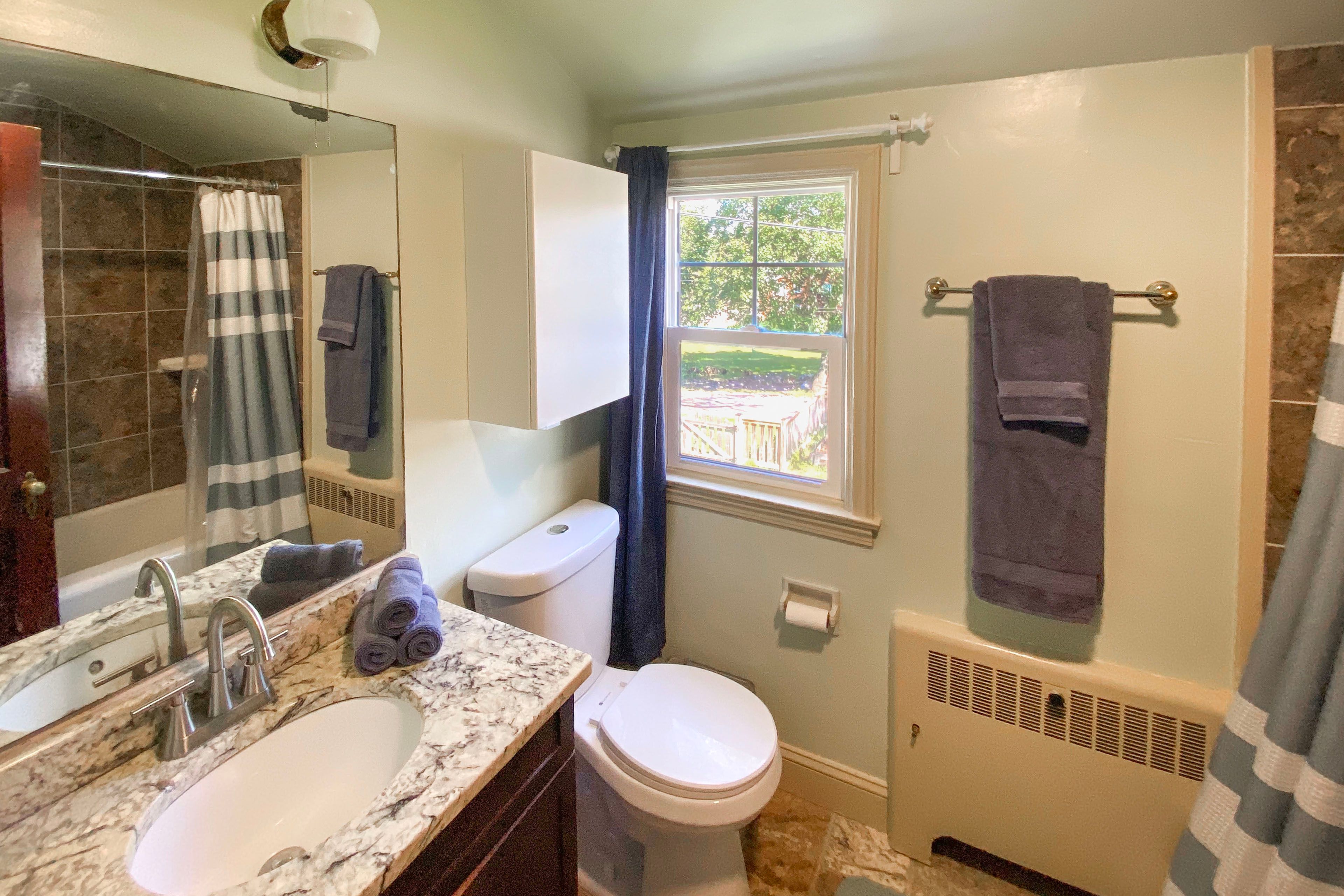 Full Bathroom | 2nd Floor