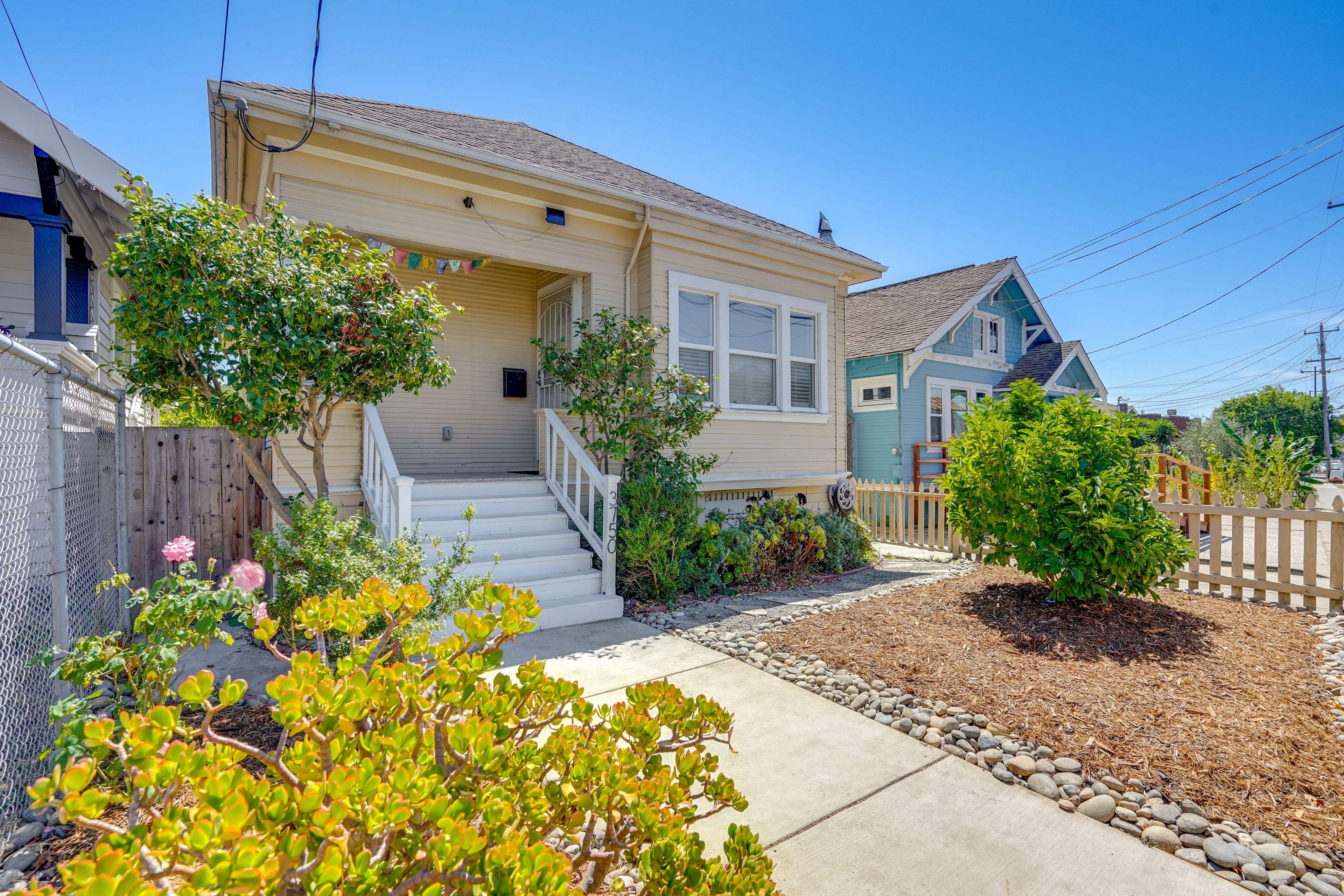 Oakland Vacation Rental | 2BR | 1BA | Steps Required | 1,200 Sq Ft