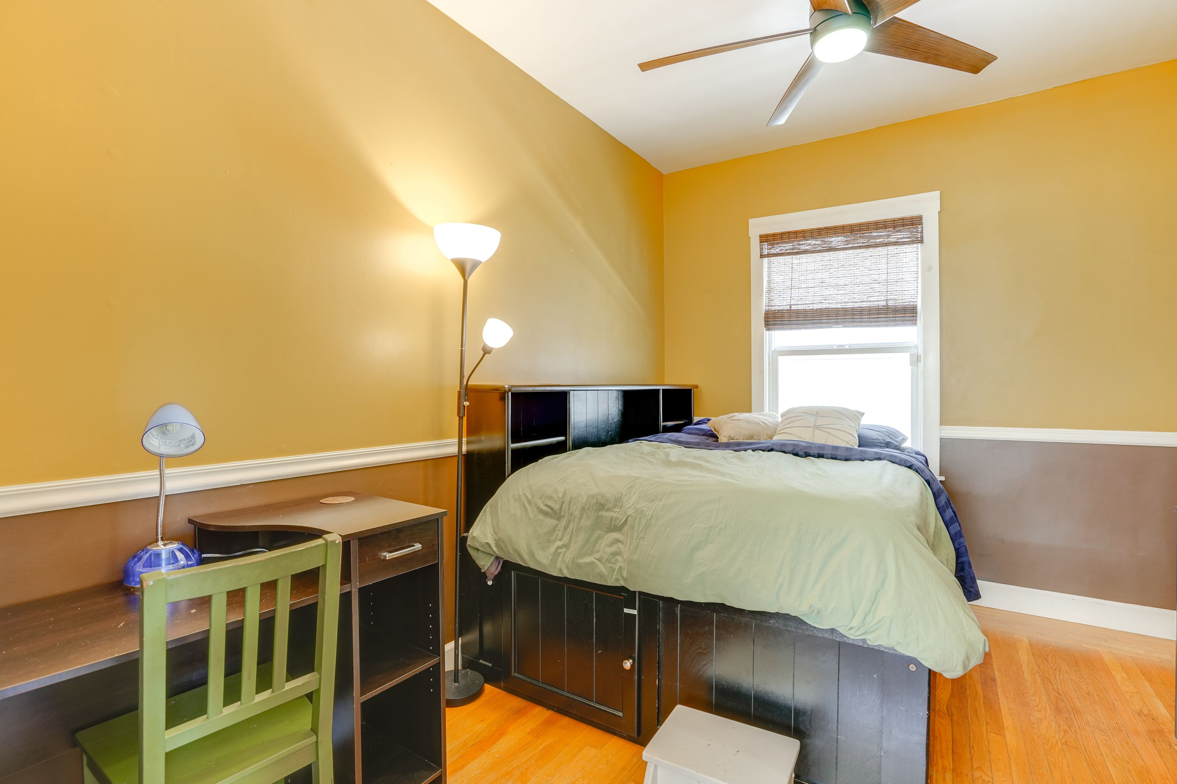 Bedroom 1 | Queen Bed