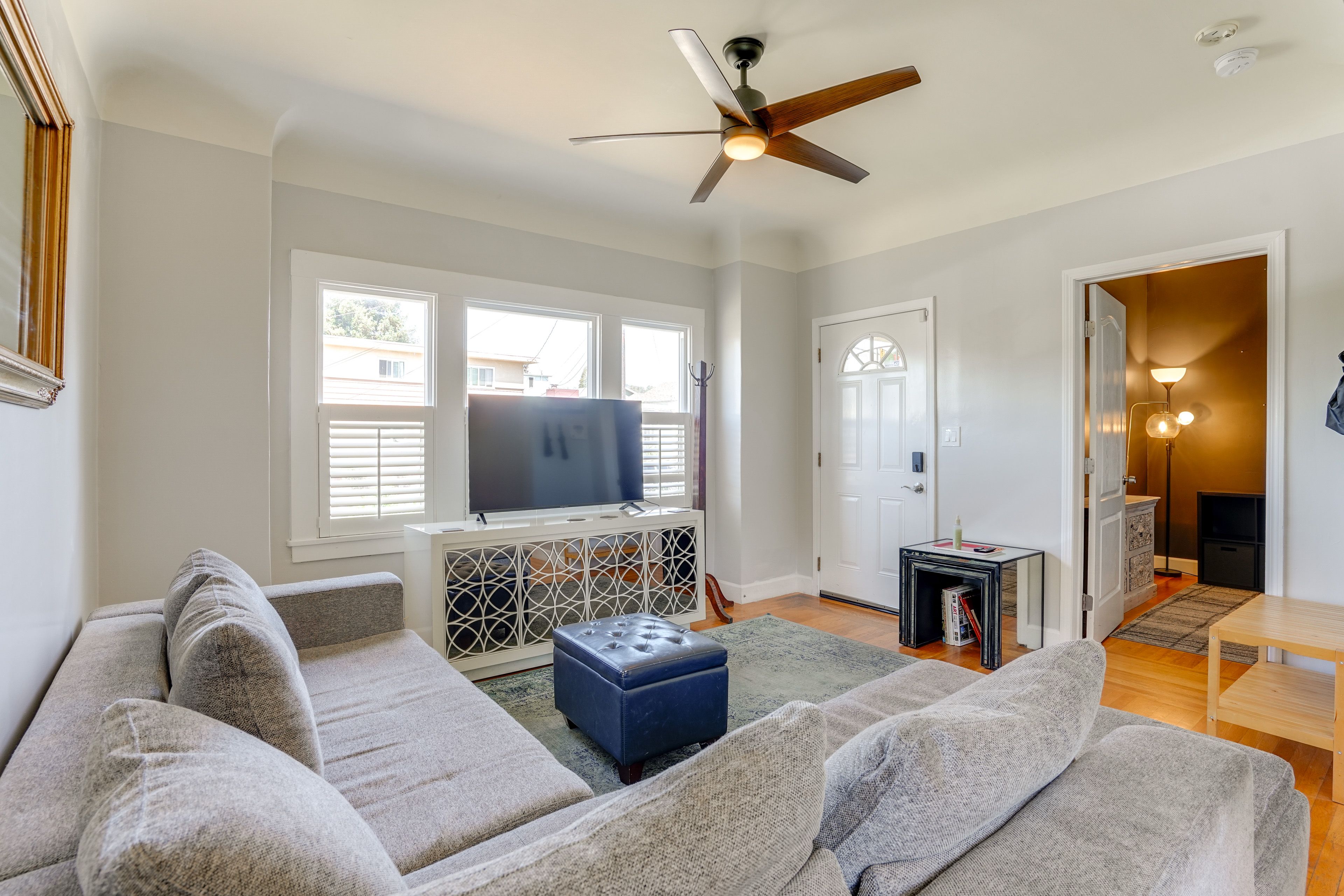 Living Room | Smart TV | Free WiFi | Single-Story Home
