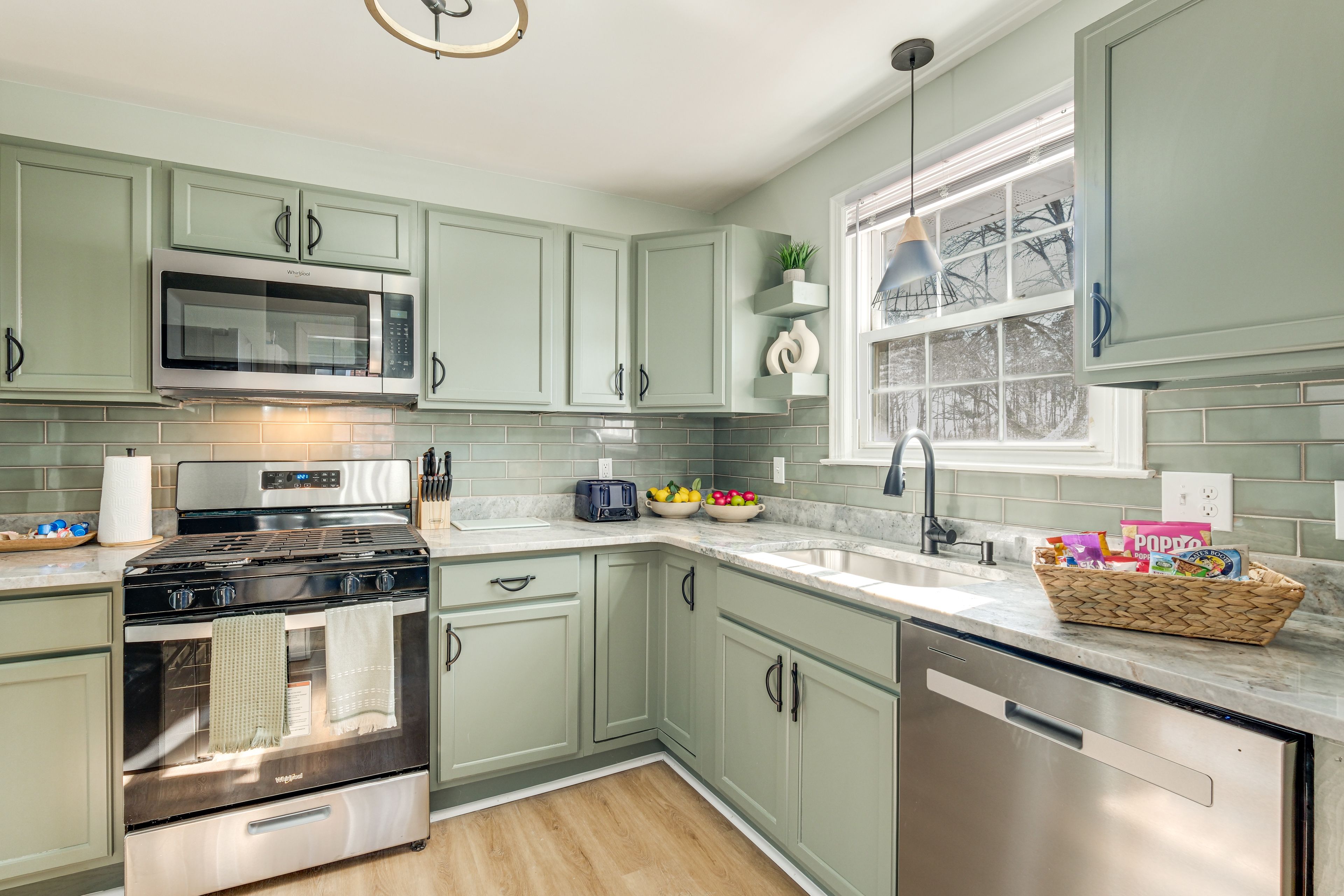 Kitchen | Main Level