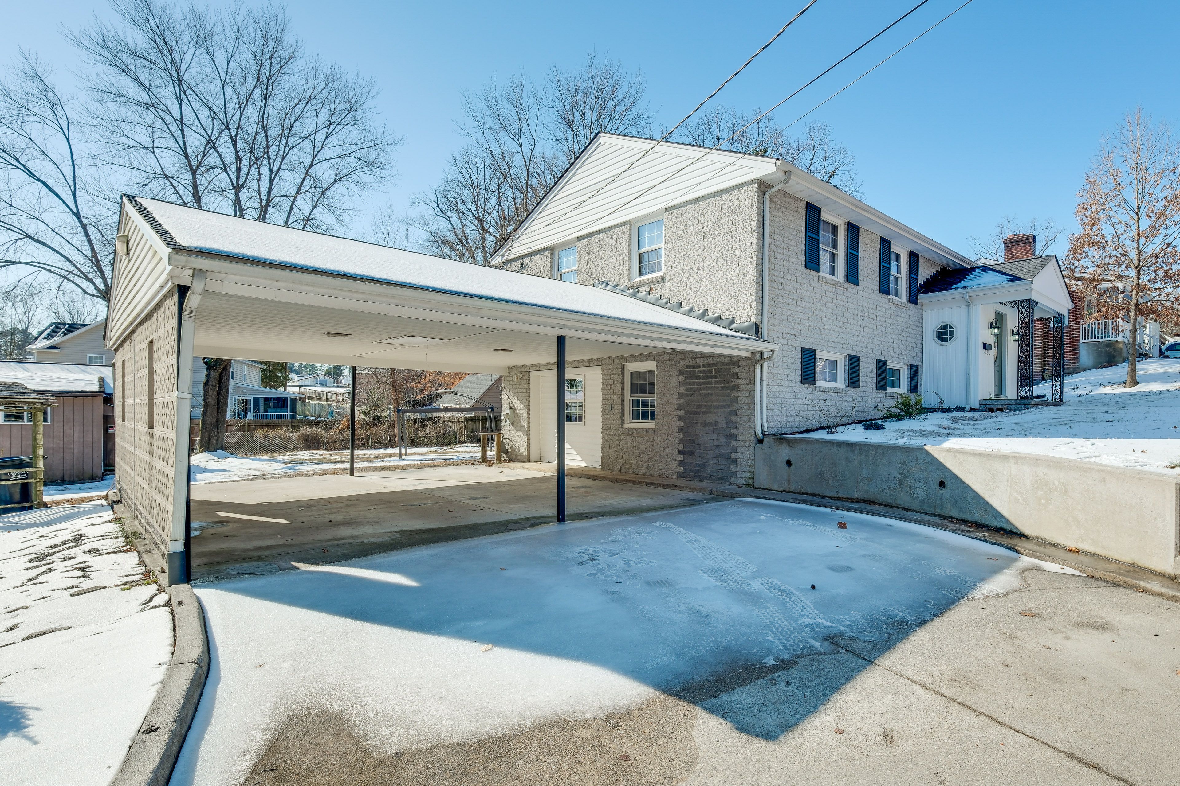 Parking | Carport (2 Vehicles) | Driveway (4 Vehicles)