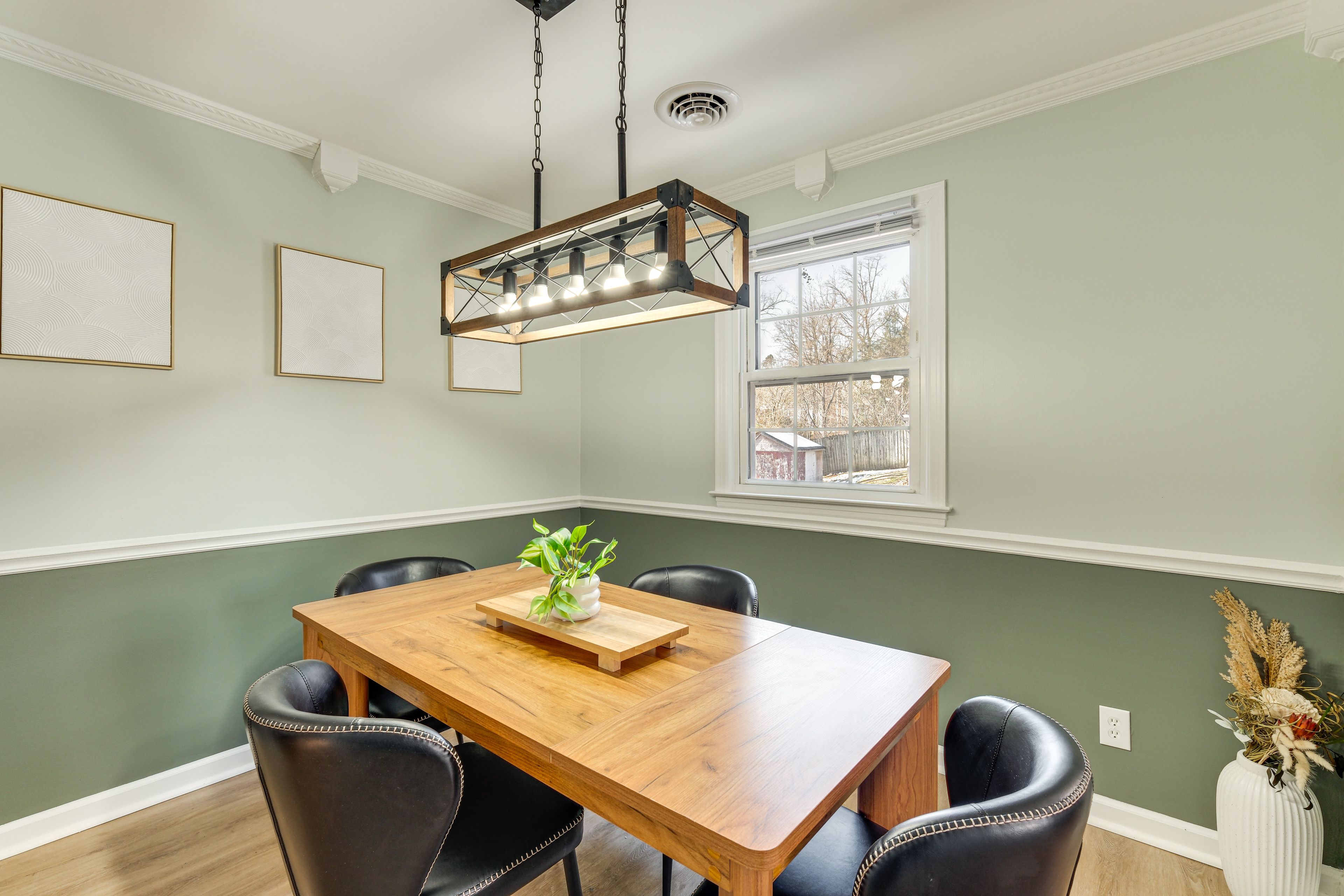 Dining Area | Main Level