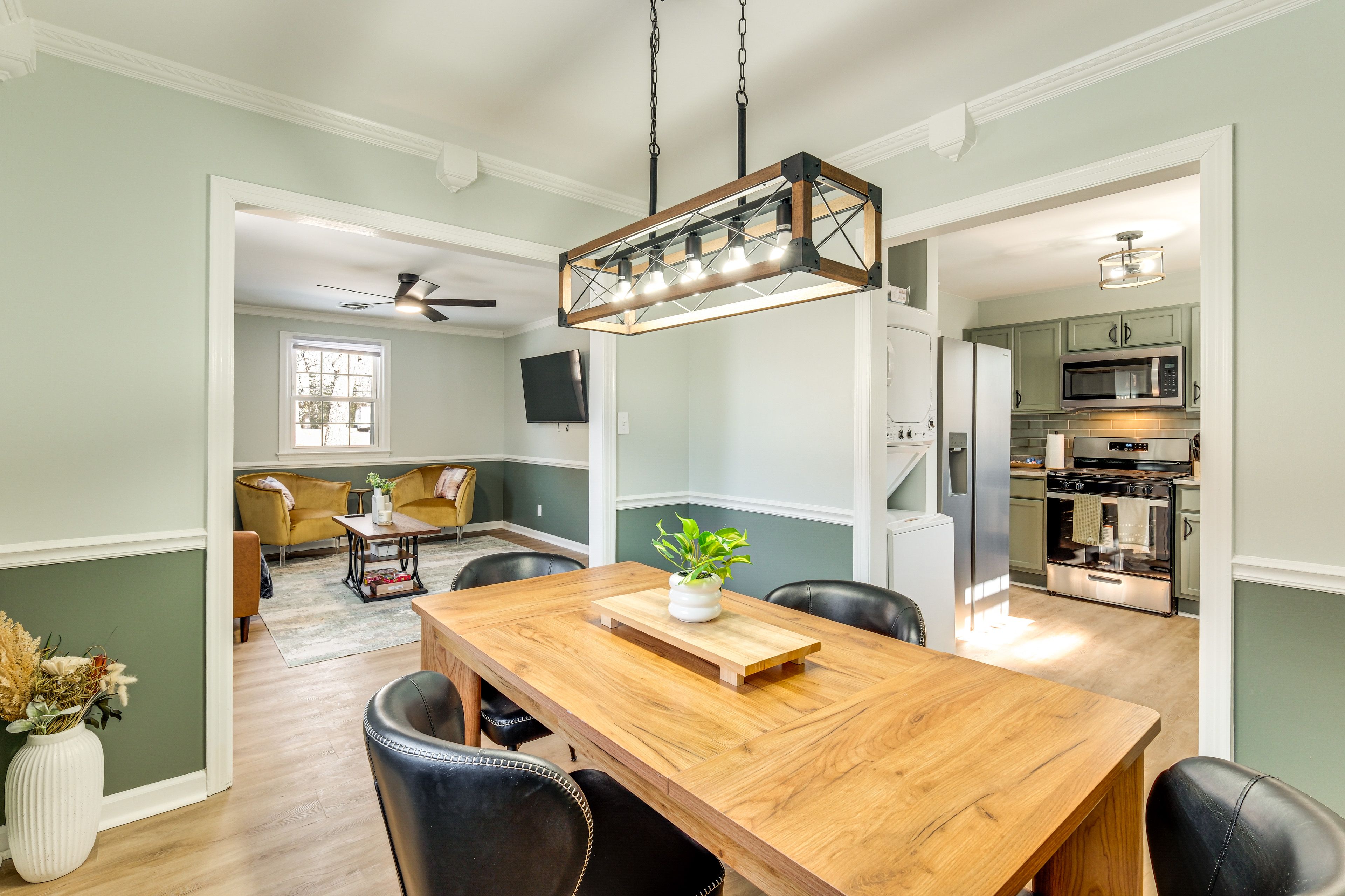 Dining Area | Main Level