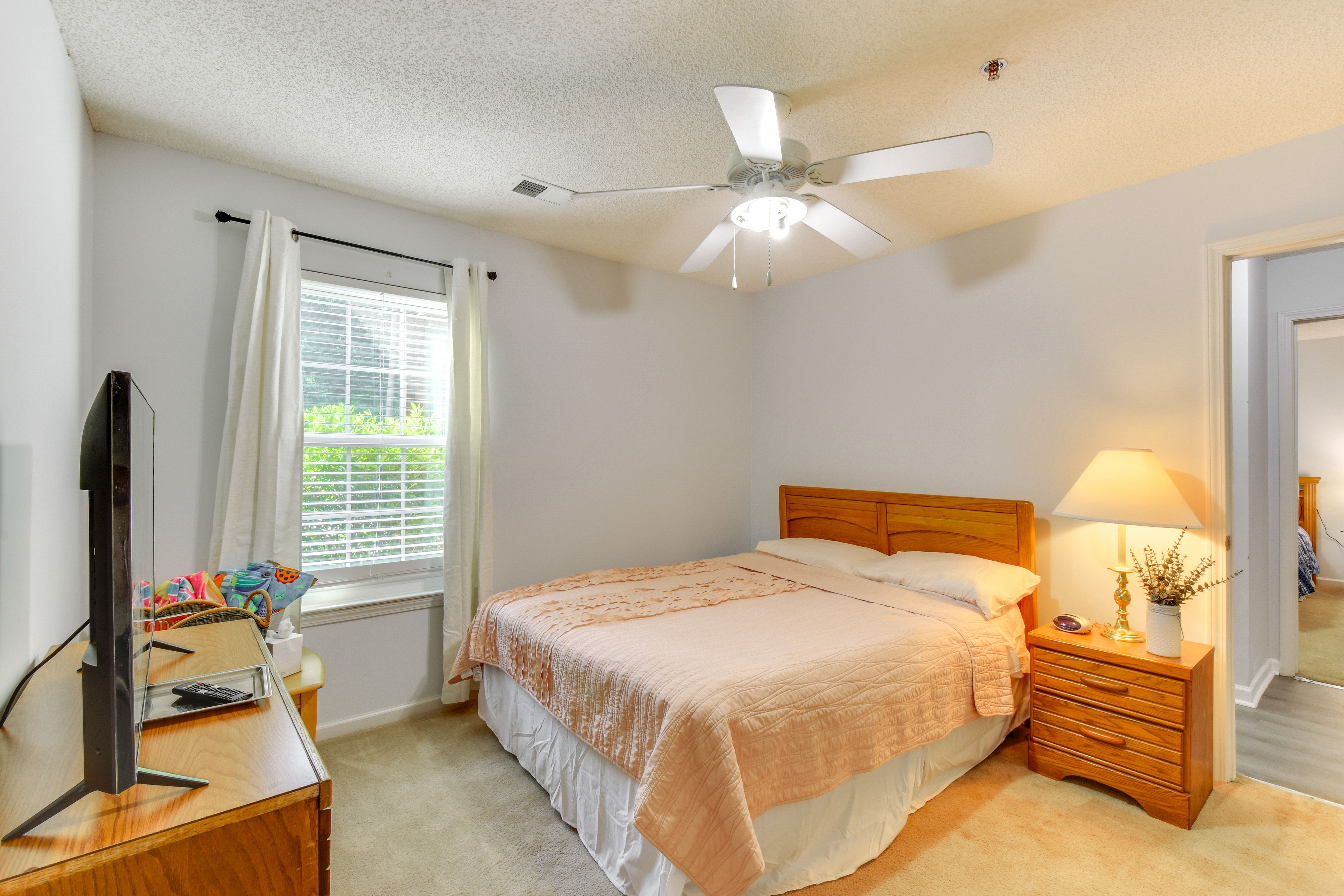 Bedroom 2 | Queen Bed