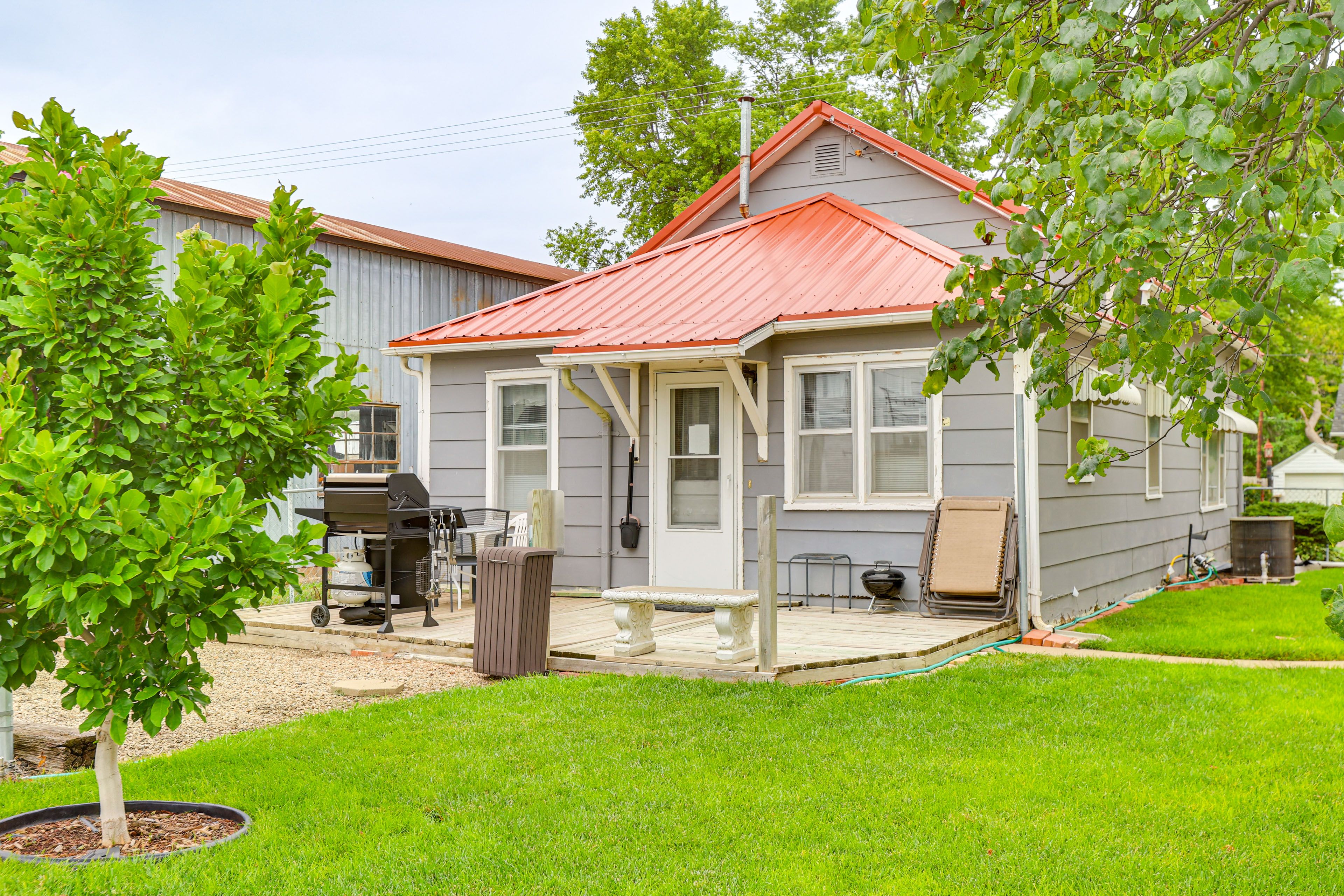 Belleville Vacation Rental | 2BR | 1BA | 800 Sq Ft | 2 Steps to Enter