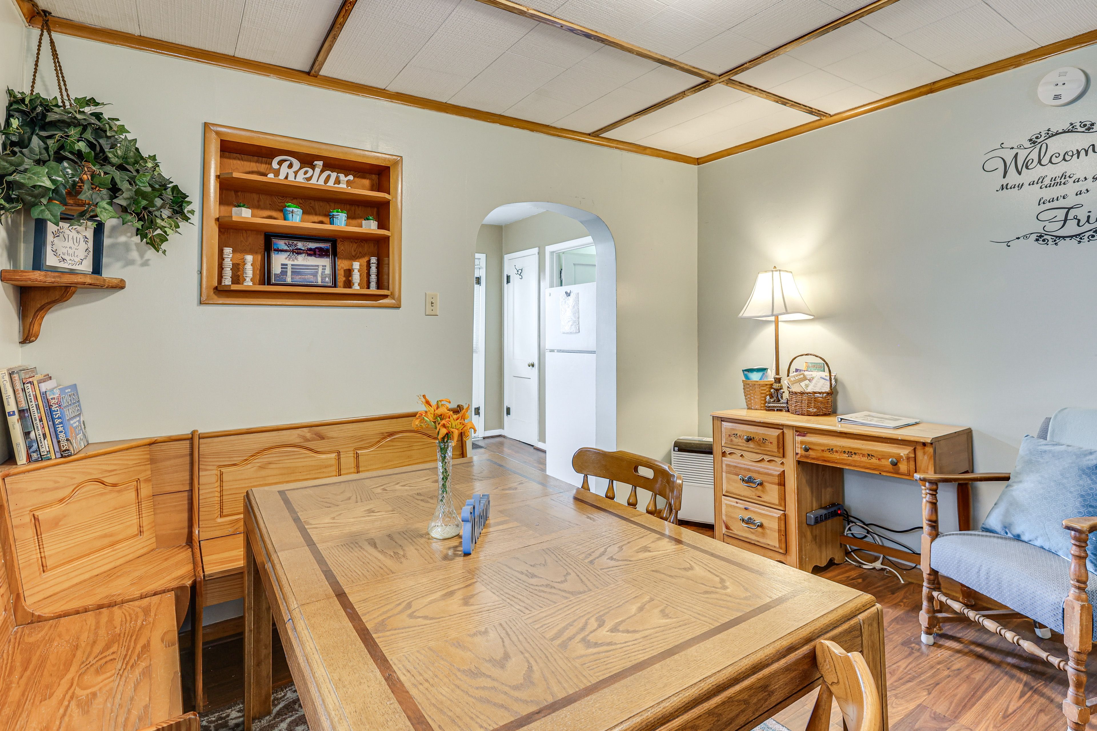 Dining Area | Dishware/Flatware Provided