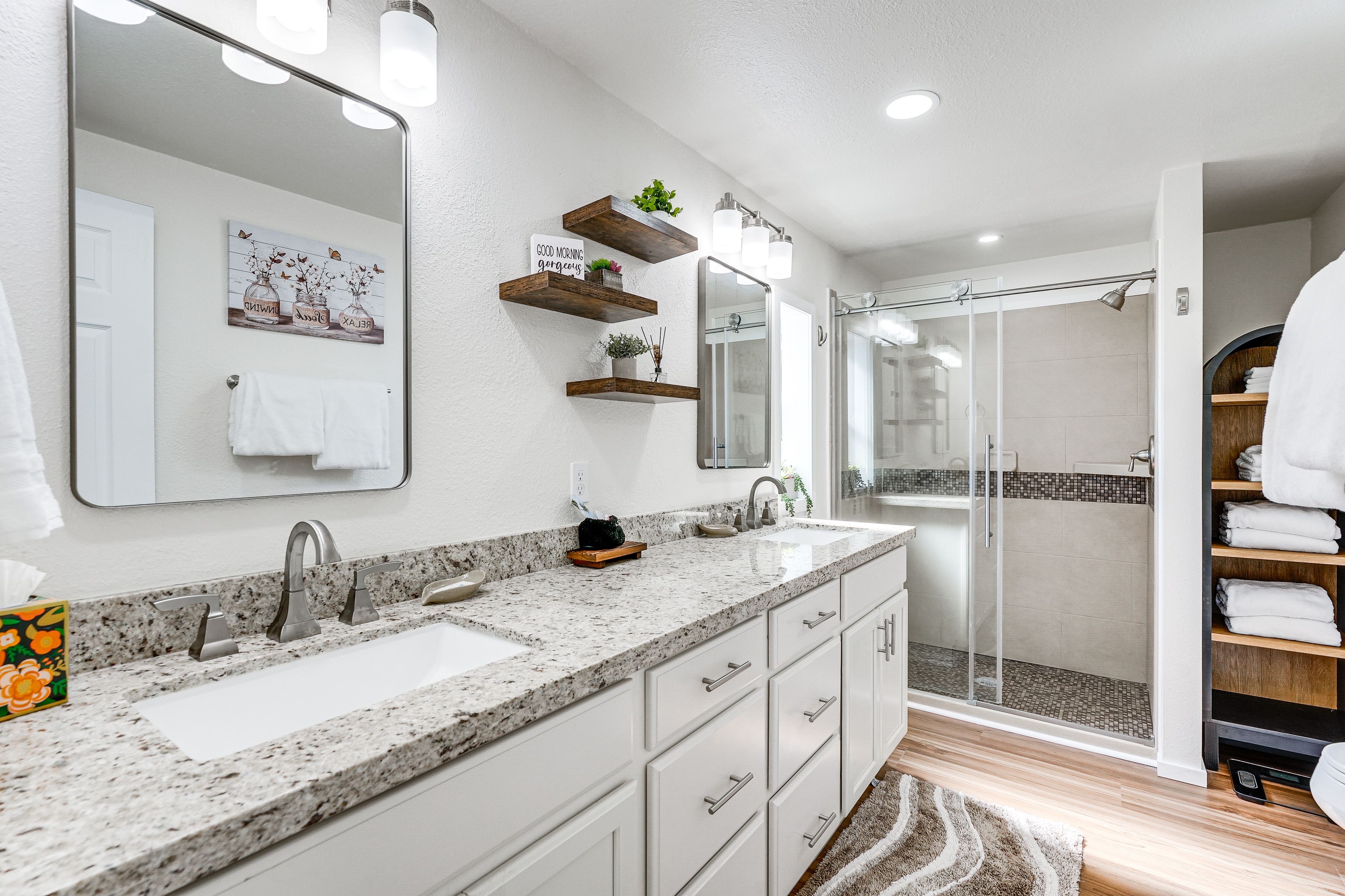 Full Bathroom | Towels Provided