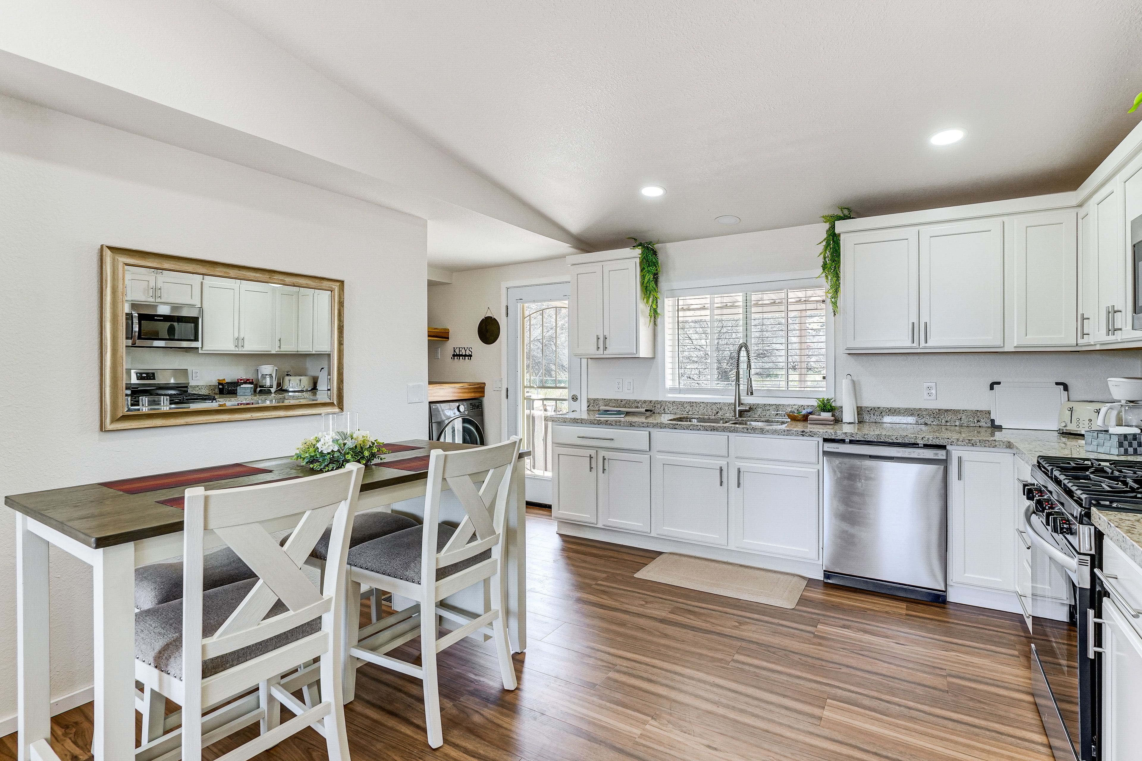 Kitchen | Refrigerator | Dishwasher