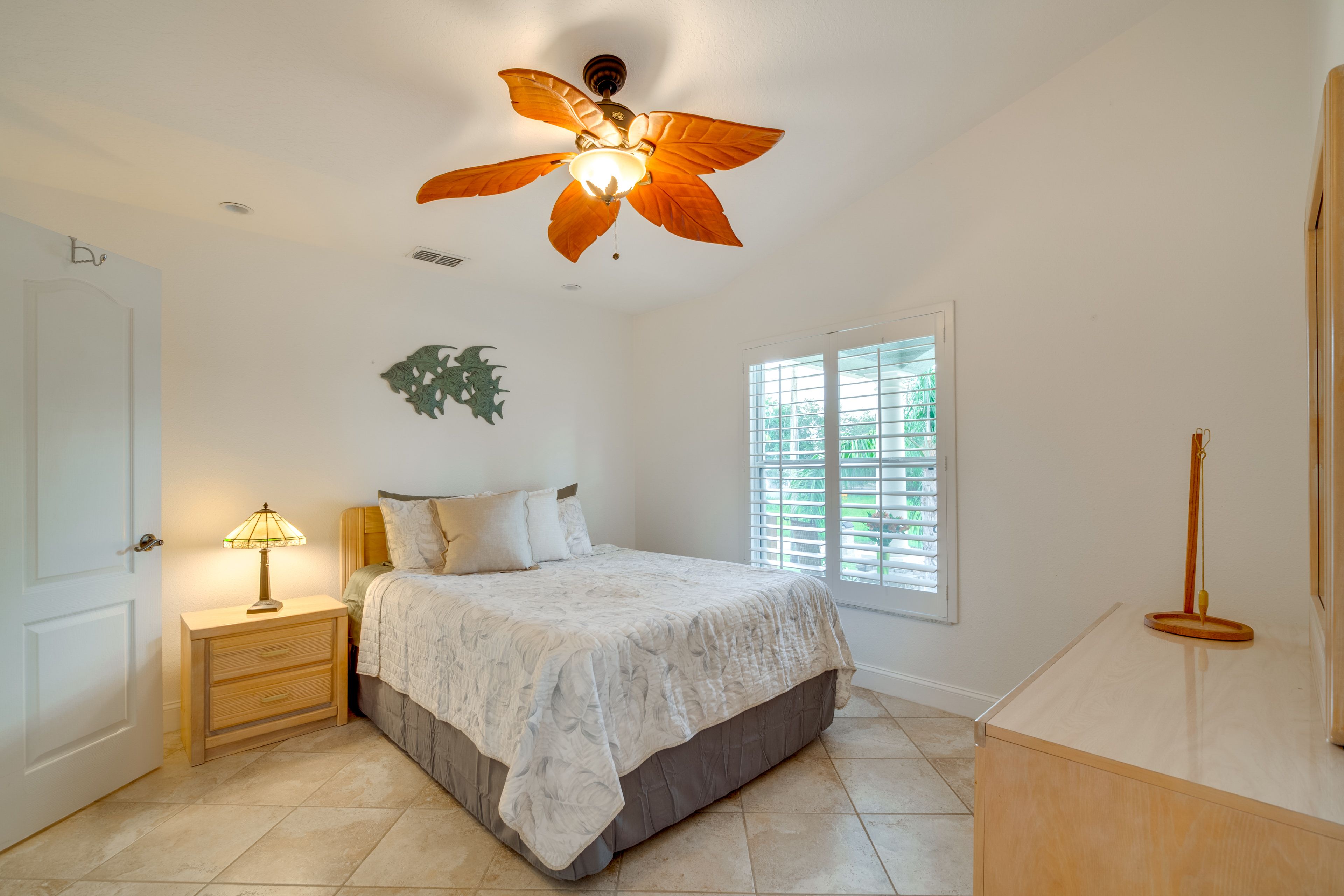 Bedroom 2 | Queen Bed