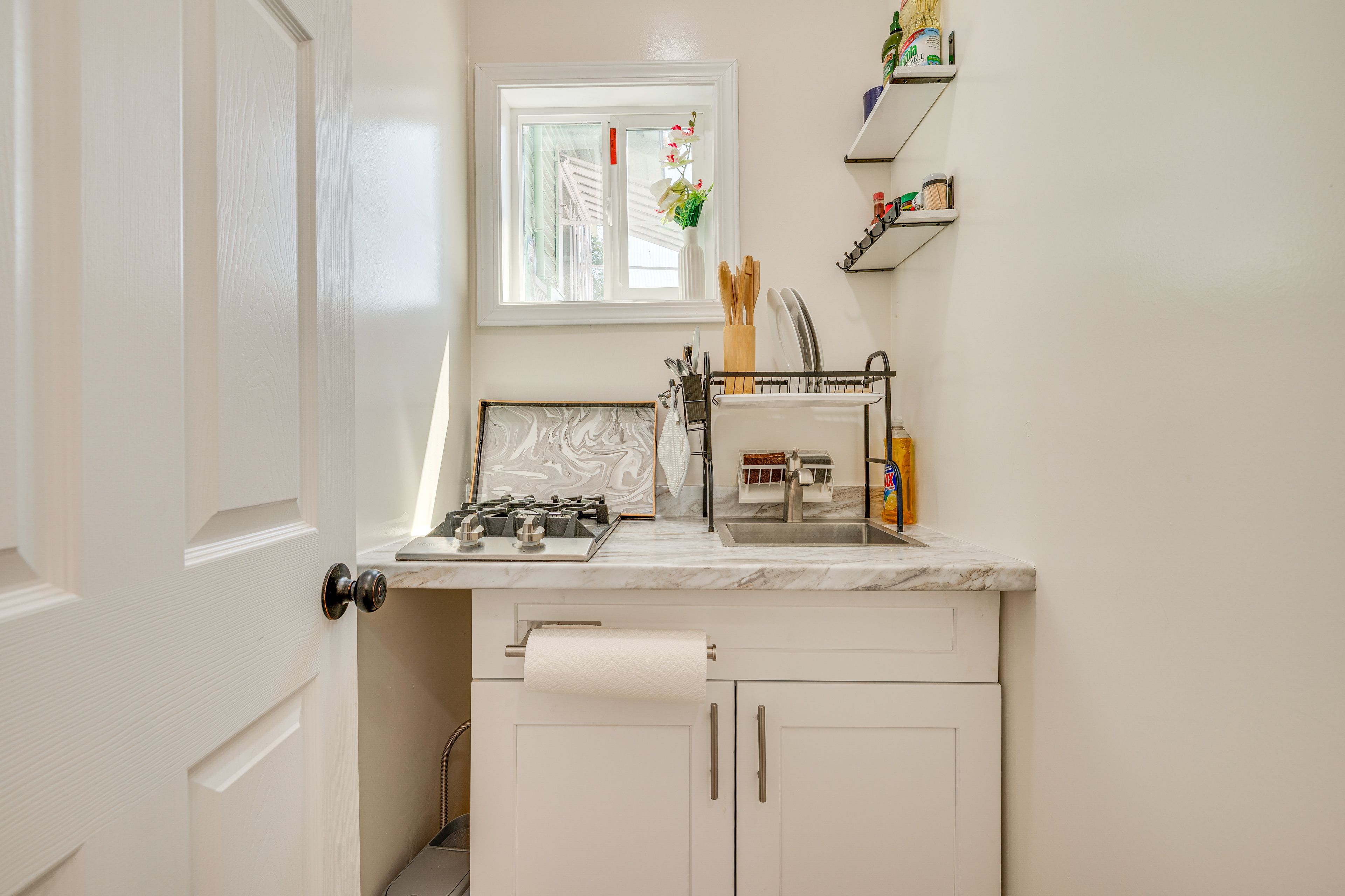 Kitchenette | Sink | Cooktop