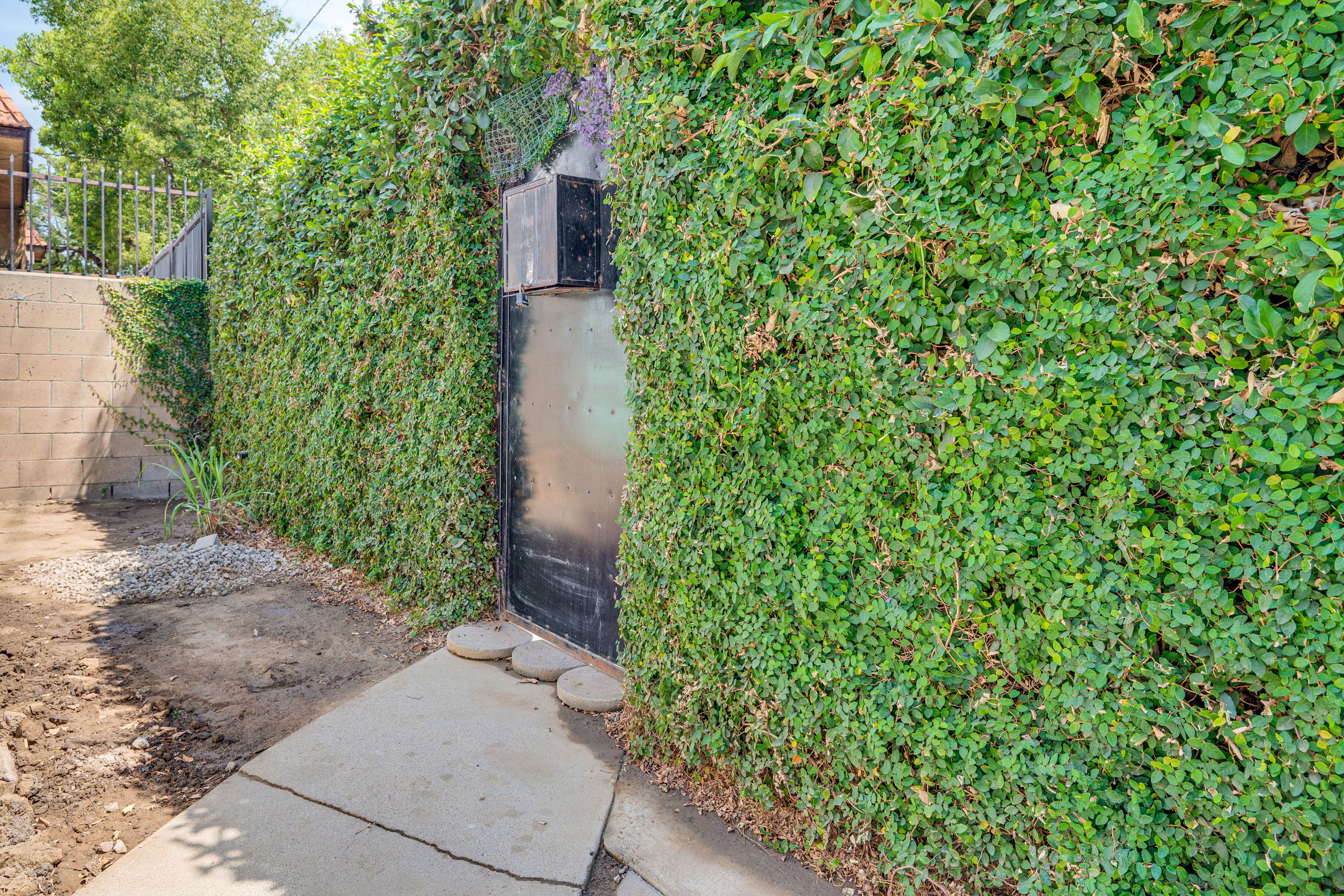 Unit Entrance | Single-Story Apartment