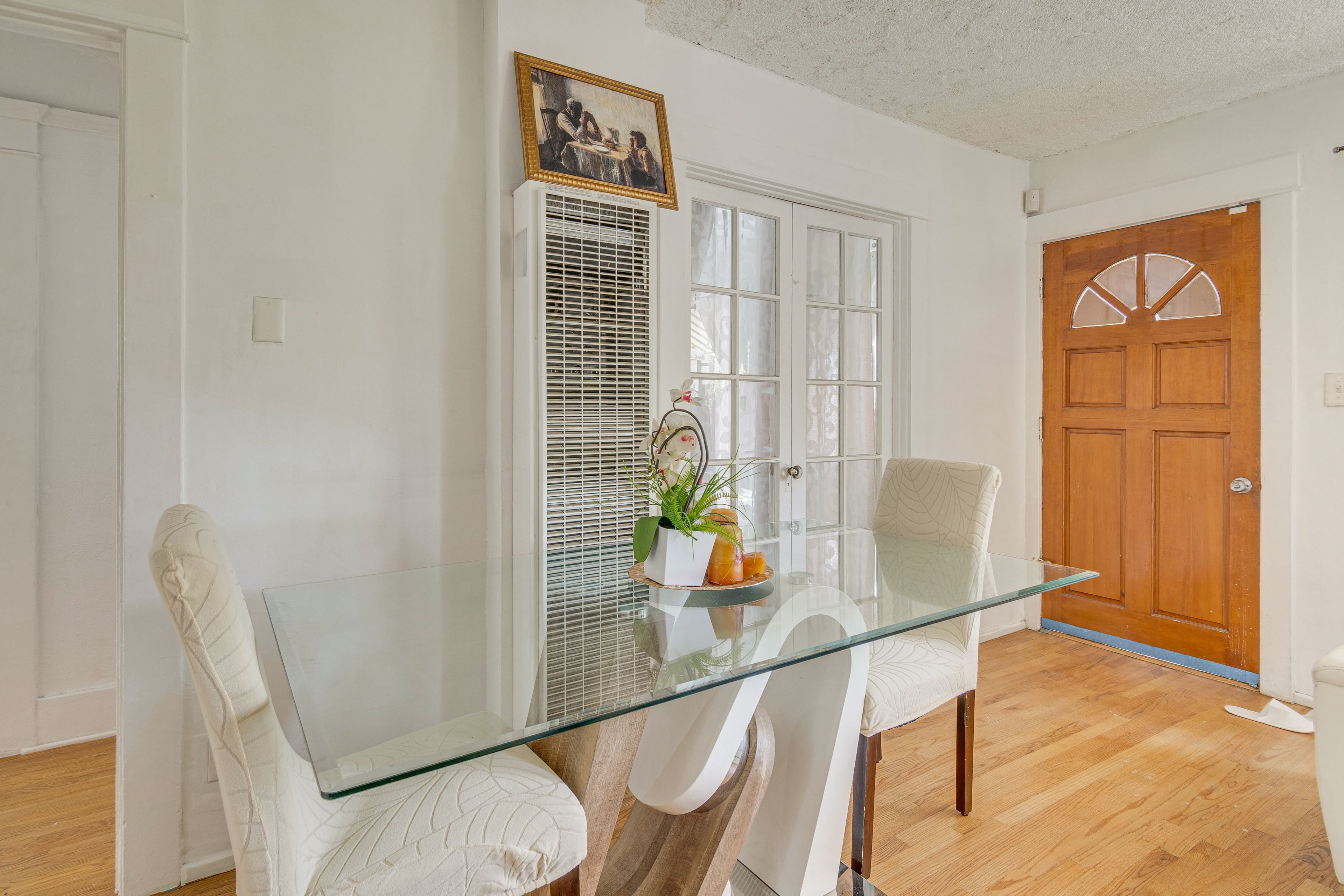 Dining Area | Dishware & Flatware