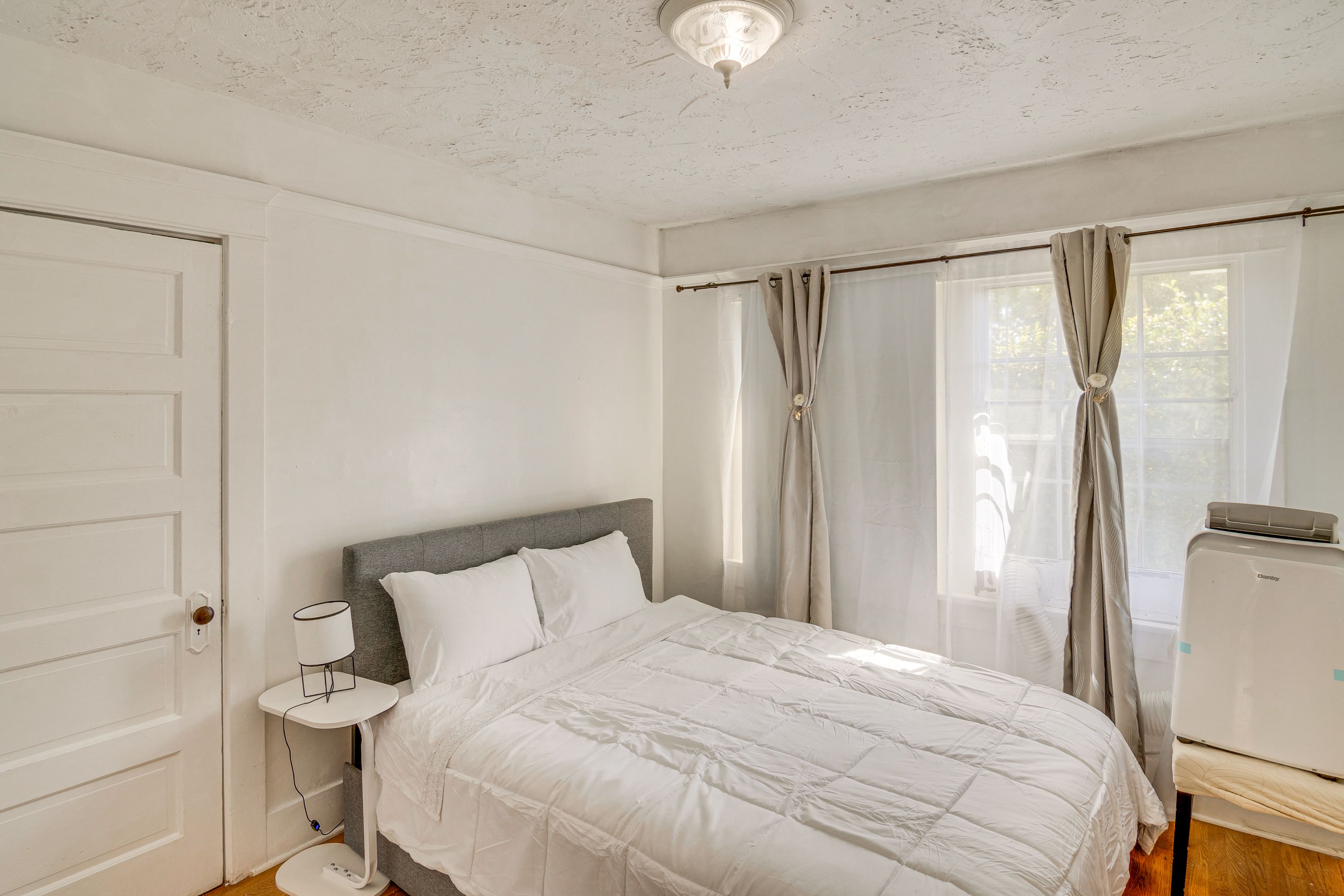 Bedroom 2 | Queen Bed