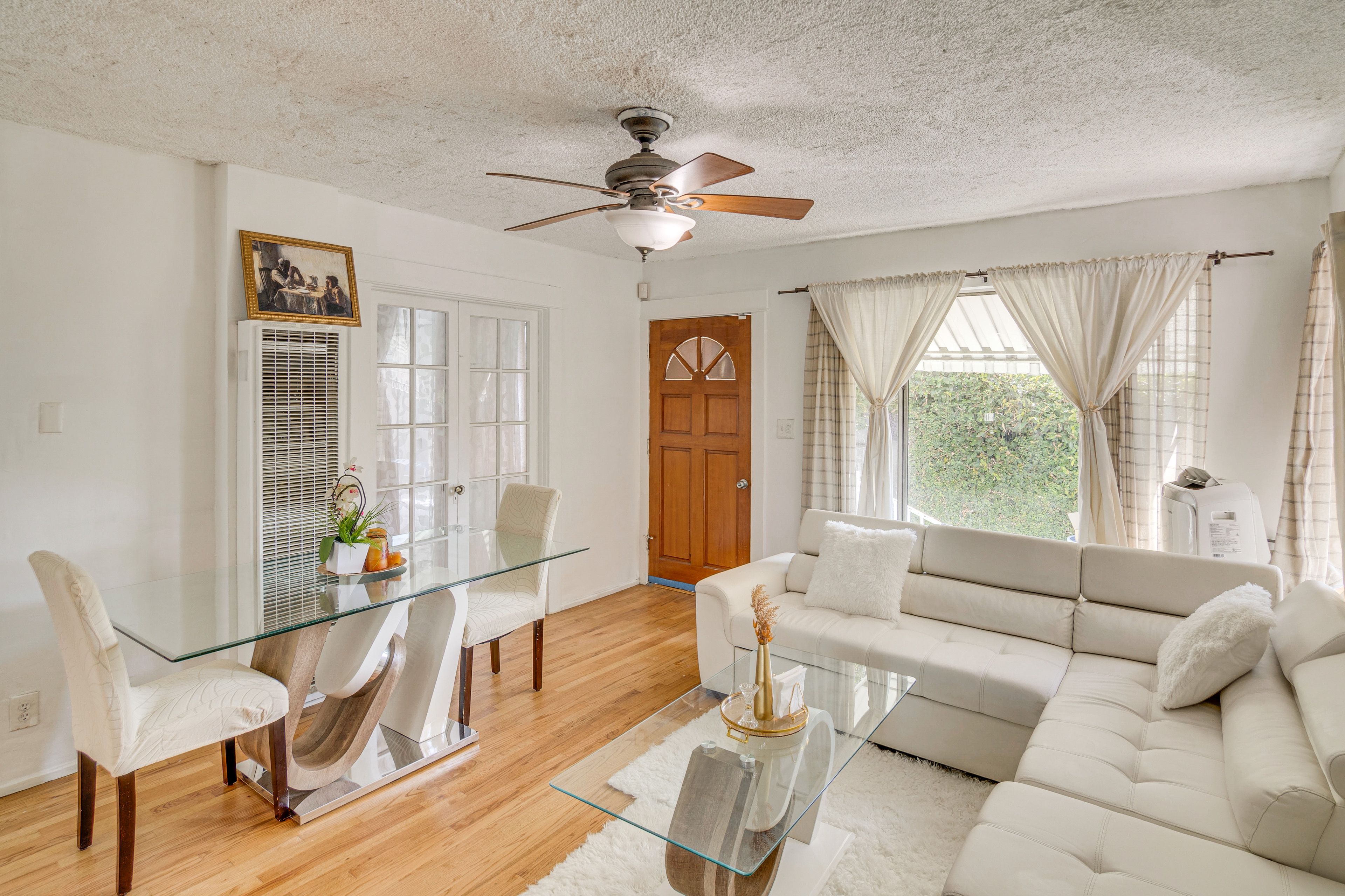 Van Nuys Vacation Rental | 2BR | 1BA | 1 Step to Enter | 1,000 Sq Ft