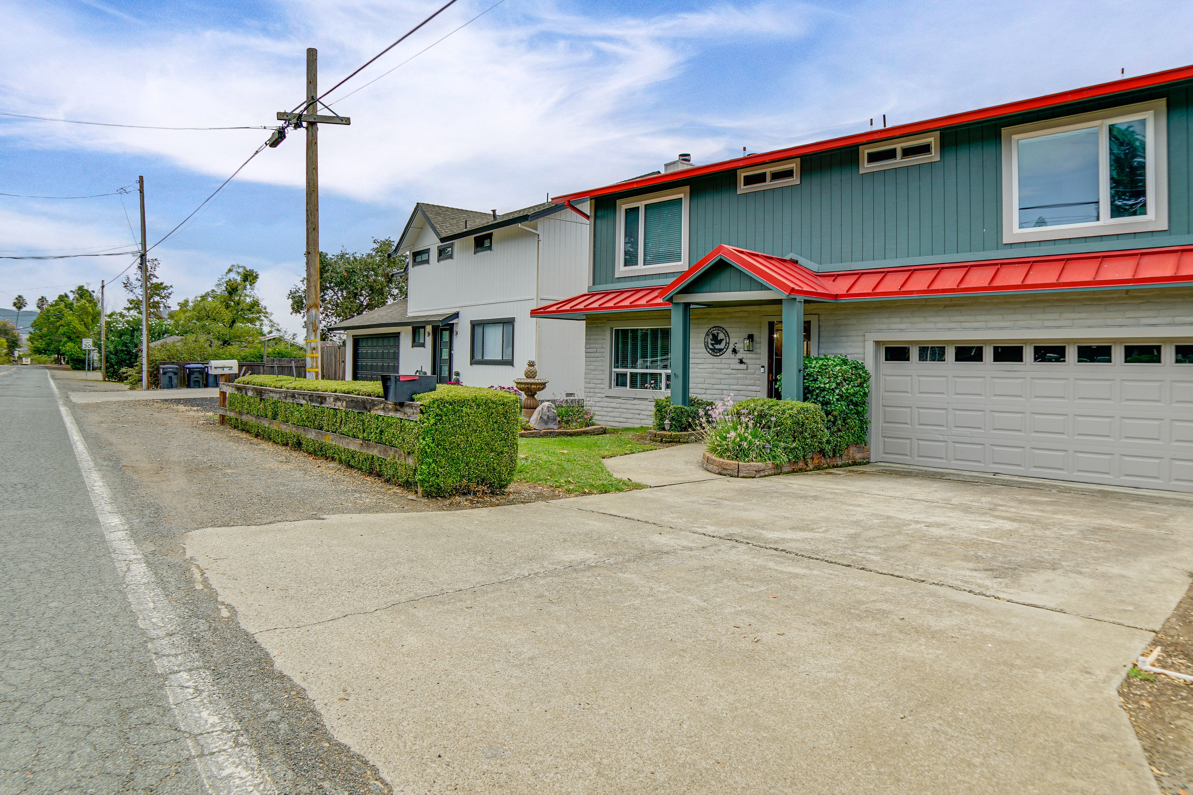 Parking | Driveway (2 Vehicles) | Street (1-2 Vehicles)