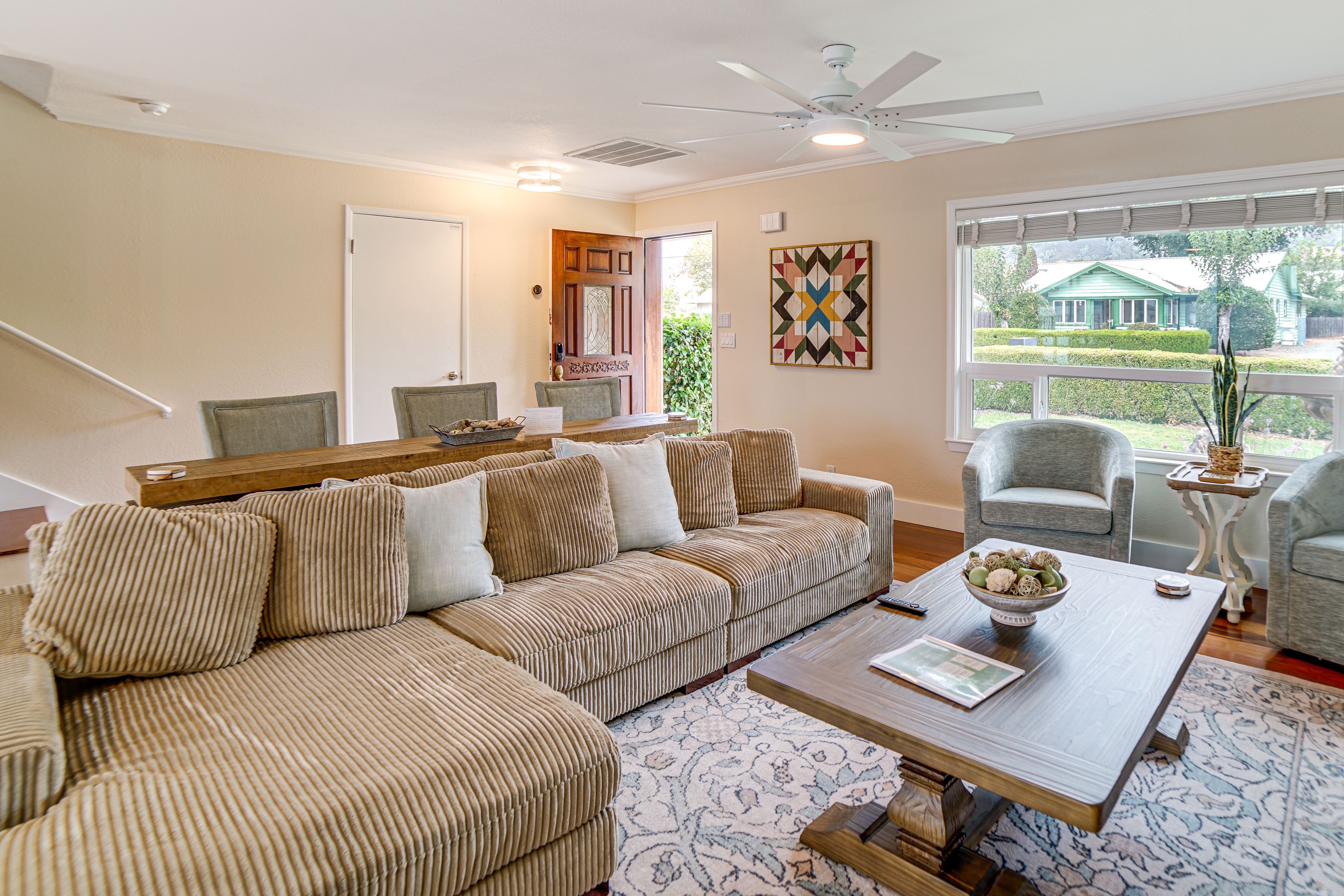 Living Room | 1st Floor | Smart TV | Central Heating & A/C | Step-Free Entry