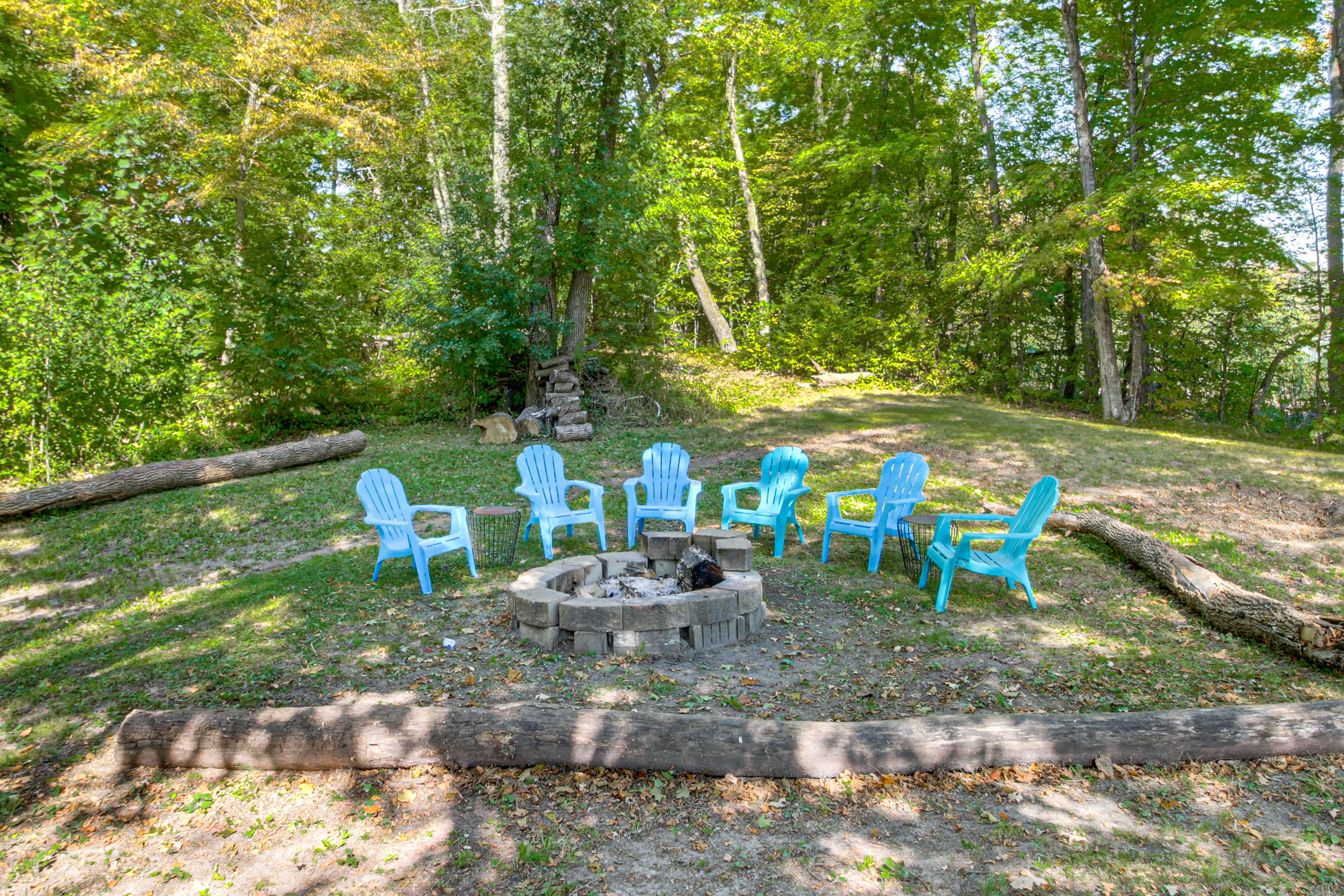 Fire Pit | Lakefront Property