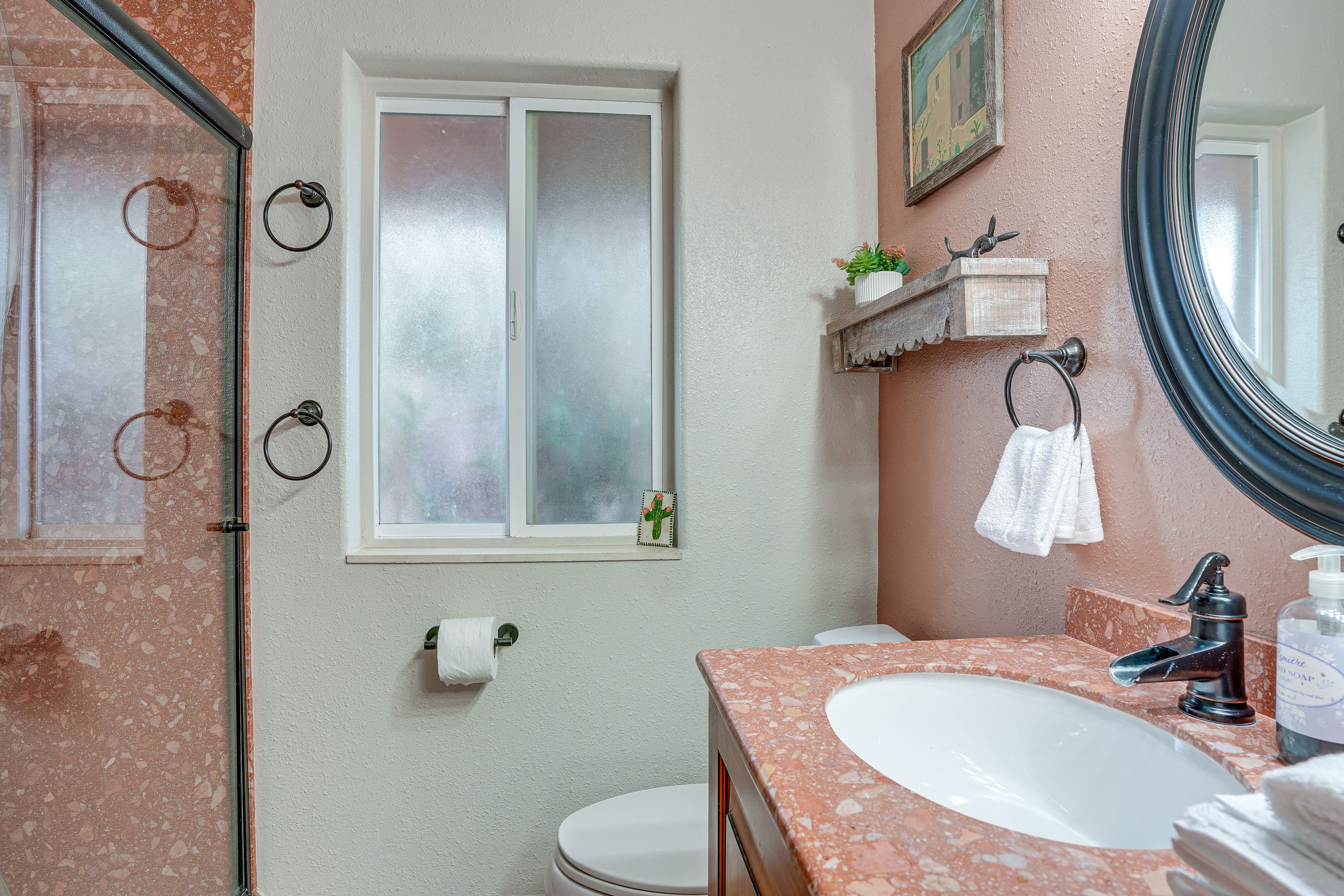 Full Bathroom | Towels Provided