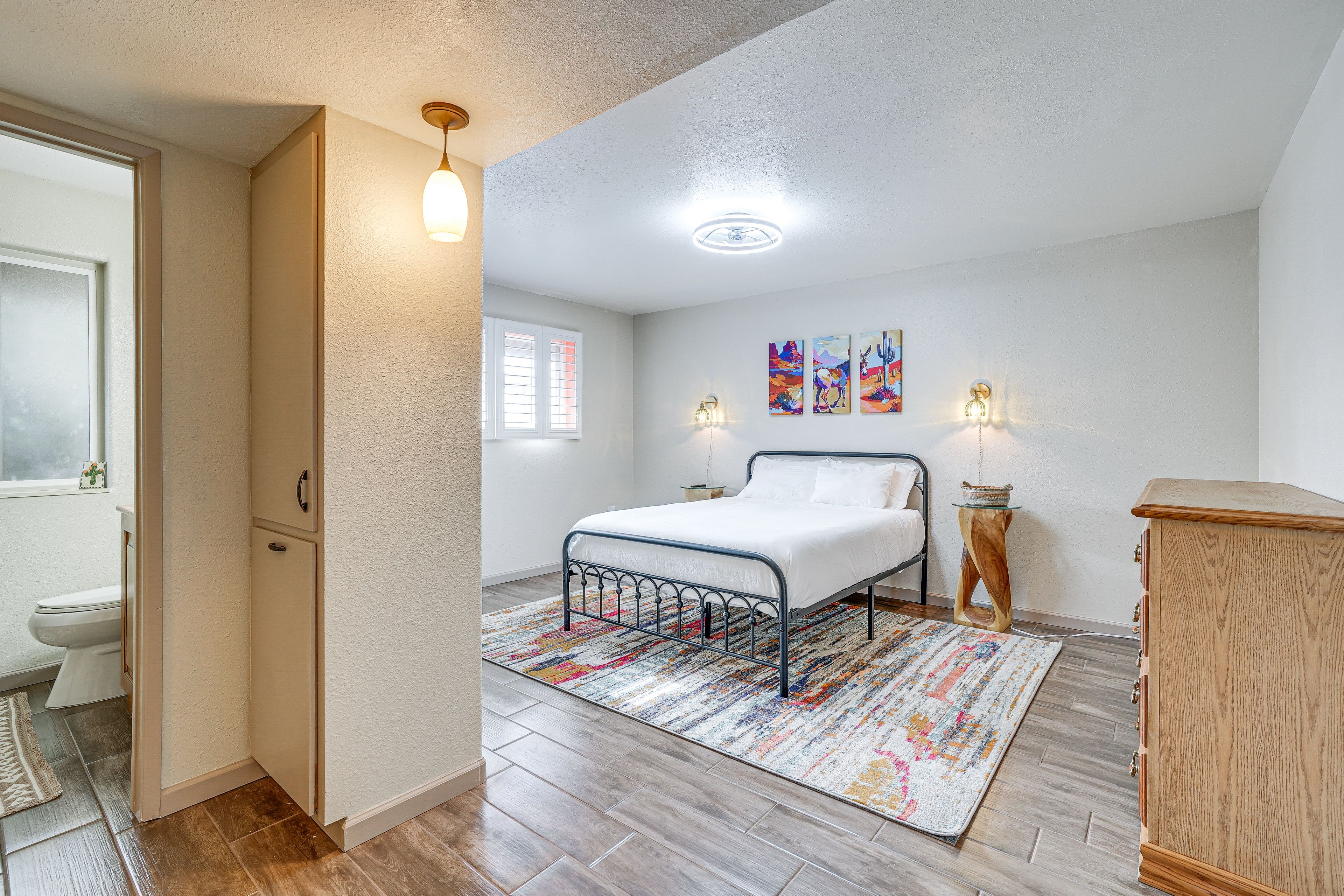 Bedroom 1 | Queen Bed | En-Suite Bathroom