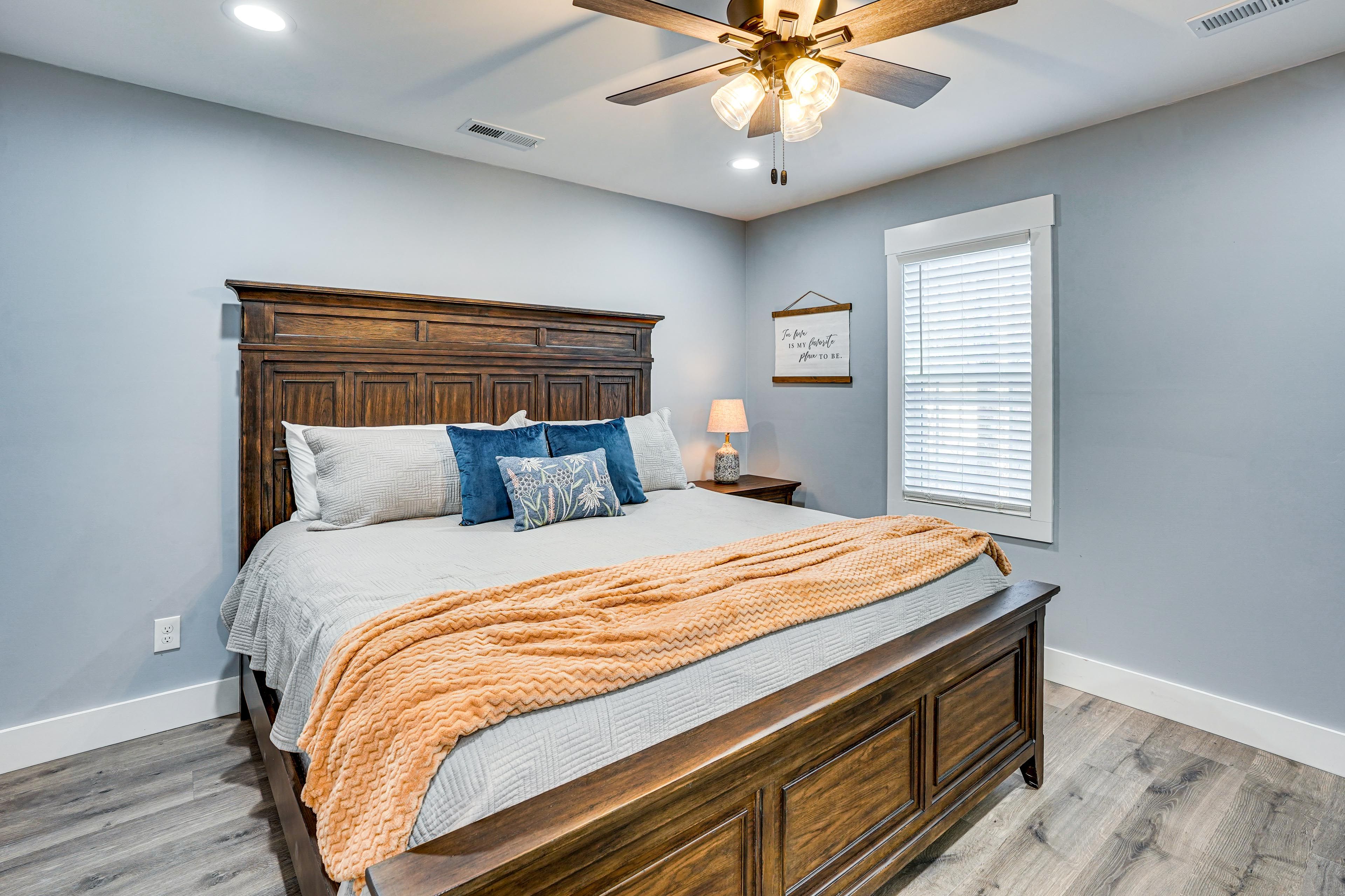 Bedroom 1 | King Bed