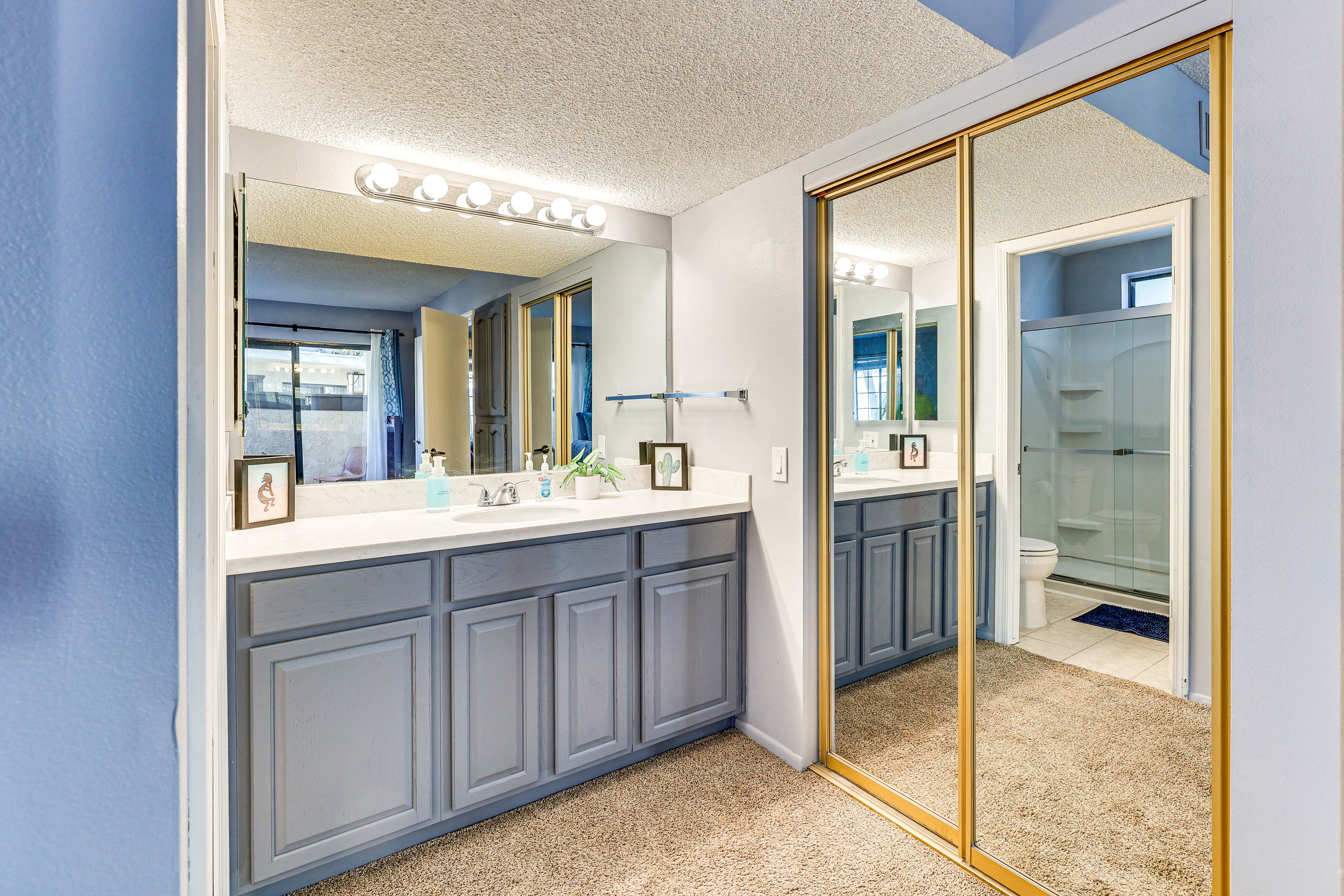Full Bathroom | Towels Provided | Complimentary Toiletries