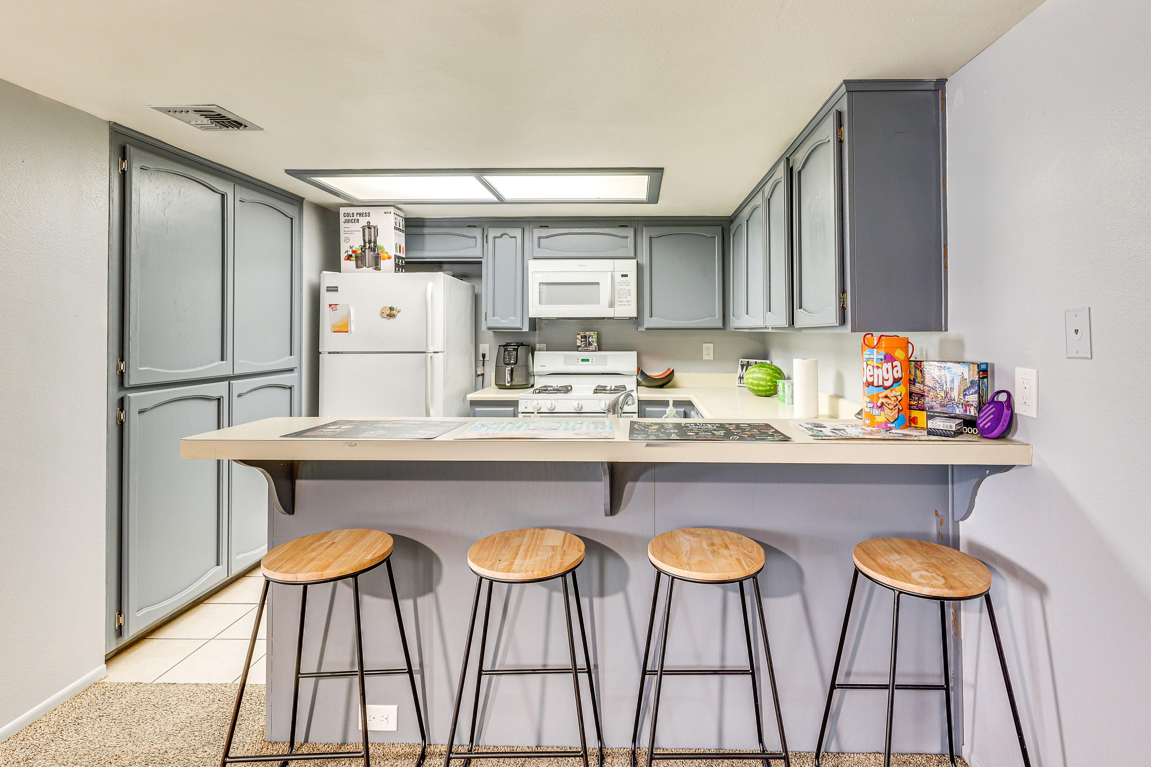 Dining Bar | Dishware/Flatware