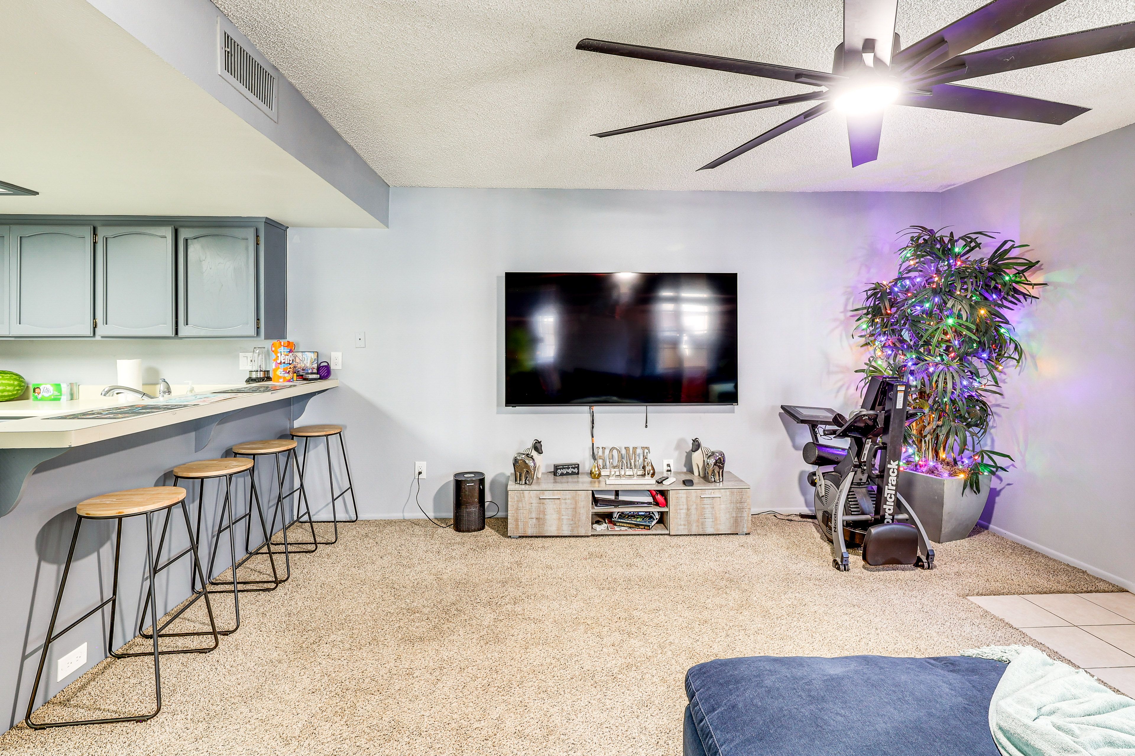 Living Room | Smart TV