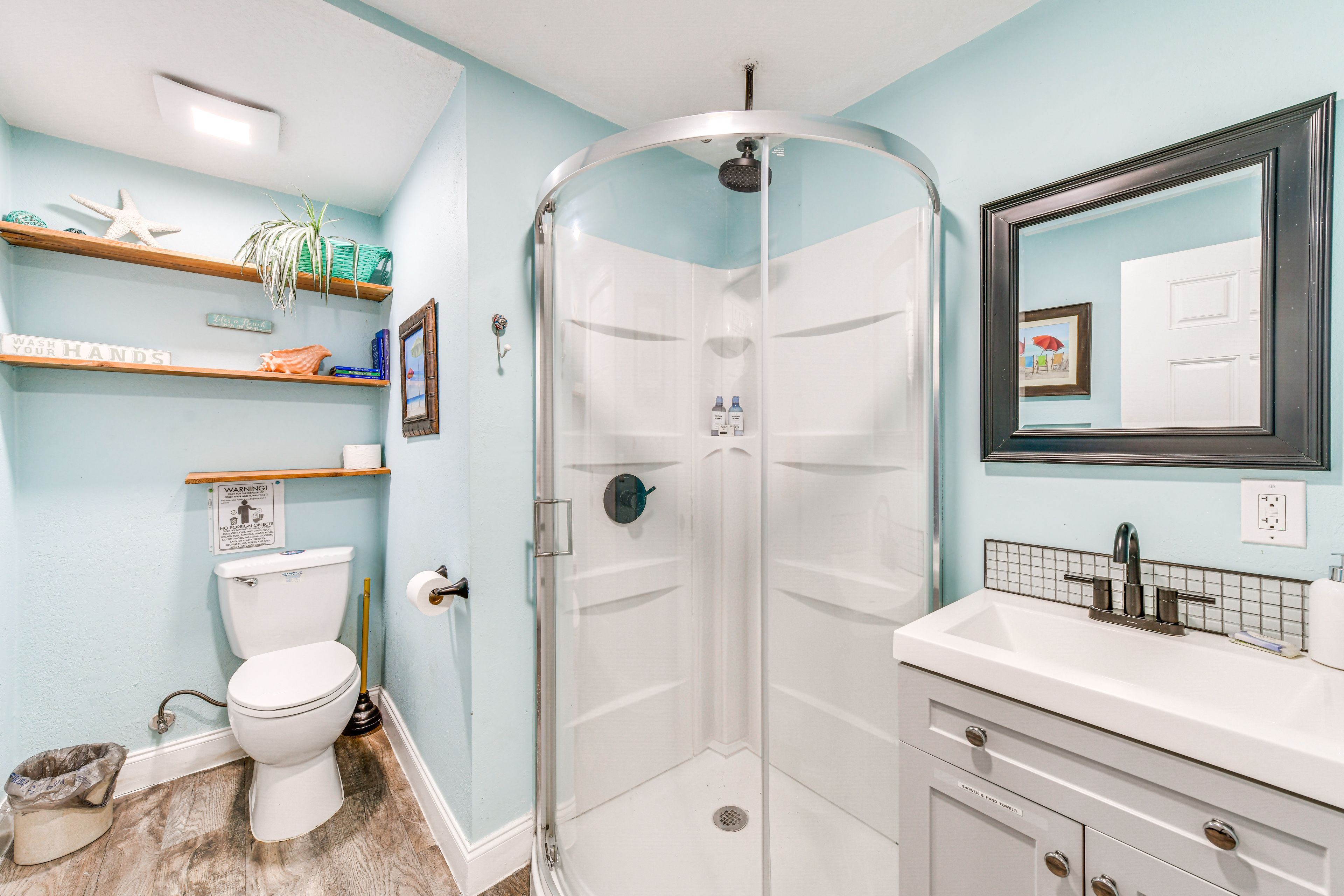 Full Bathroom | Complimentary Toiletries