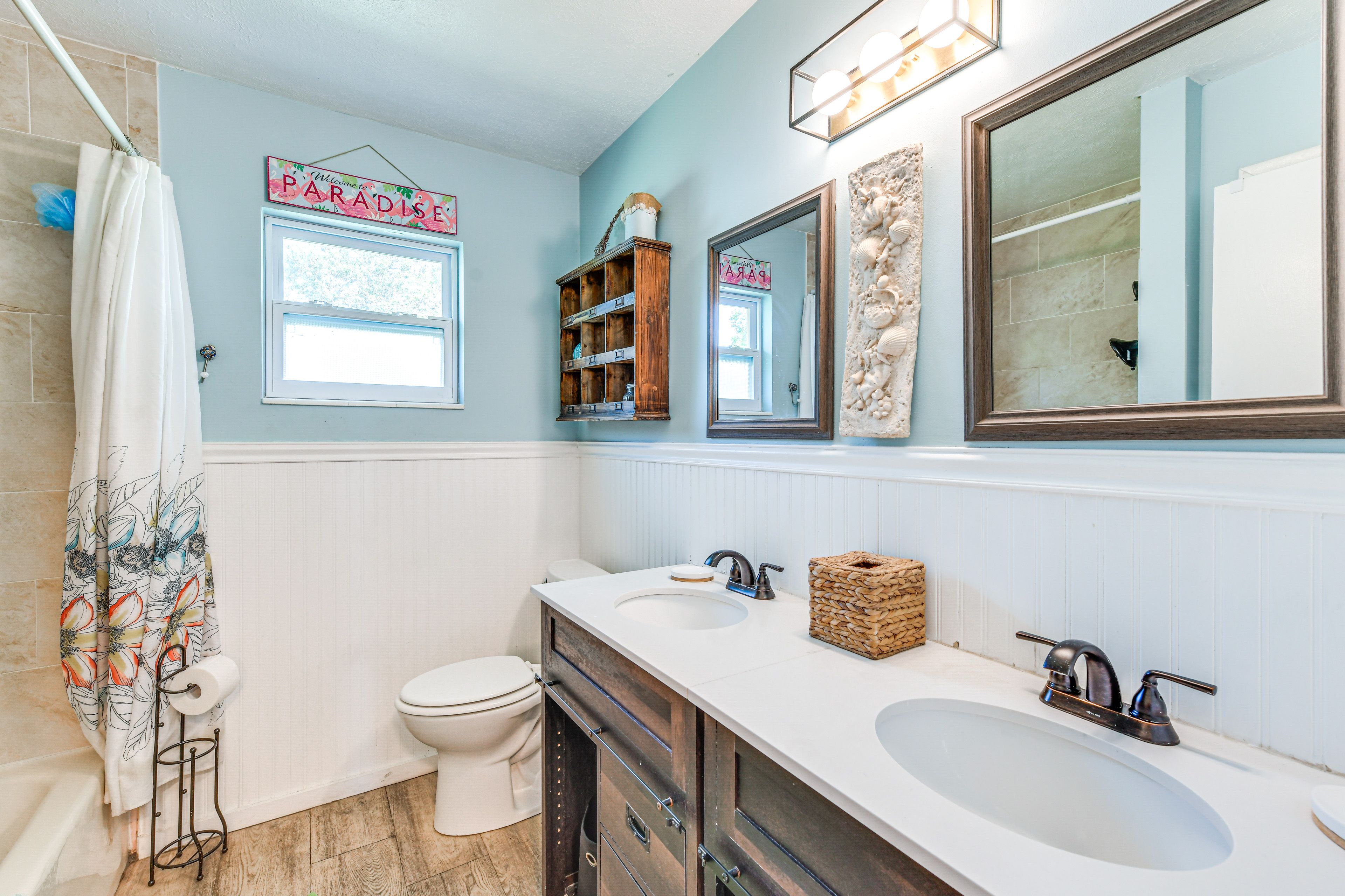 Full Bathroom | Towels Provided