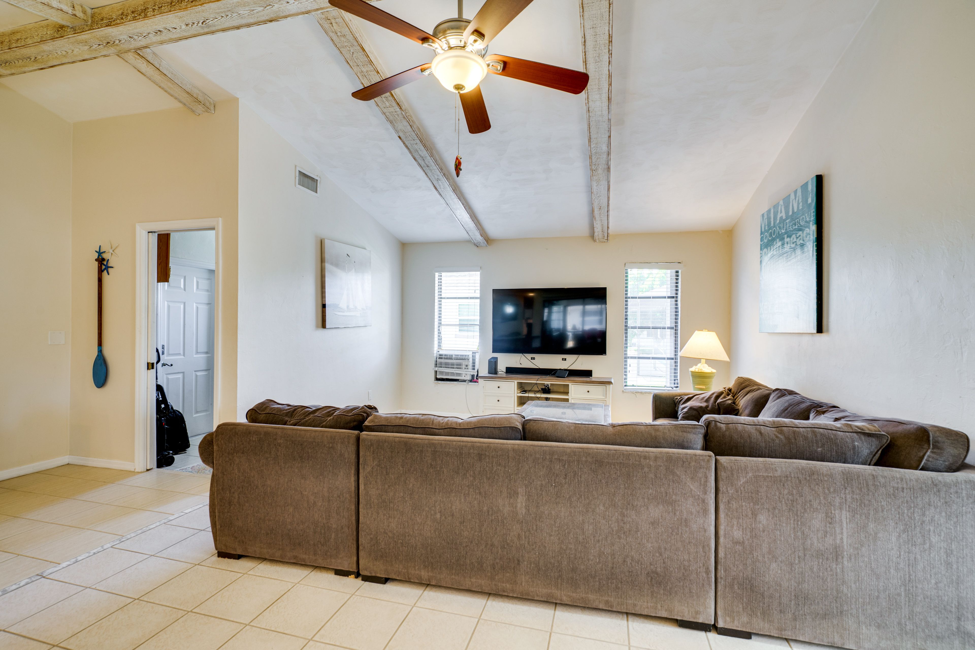 Living Room | Flat-Screen TV
