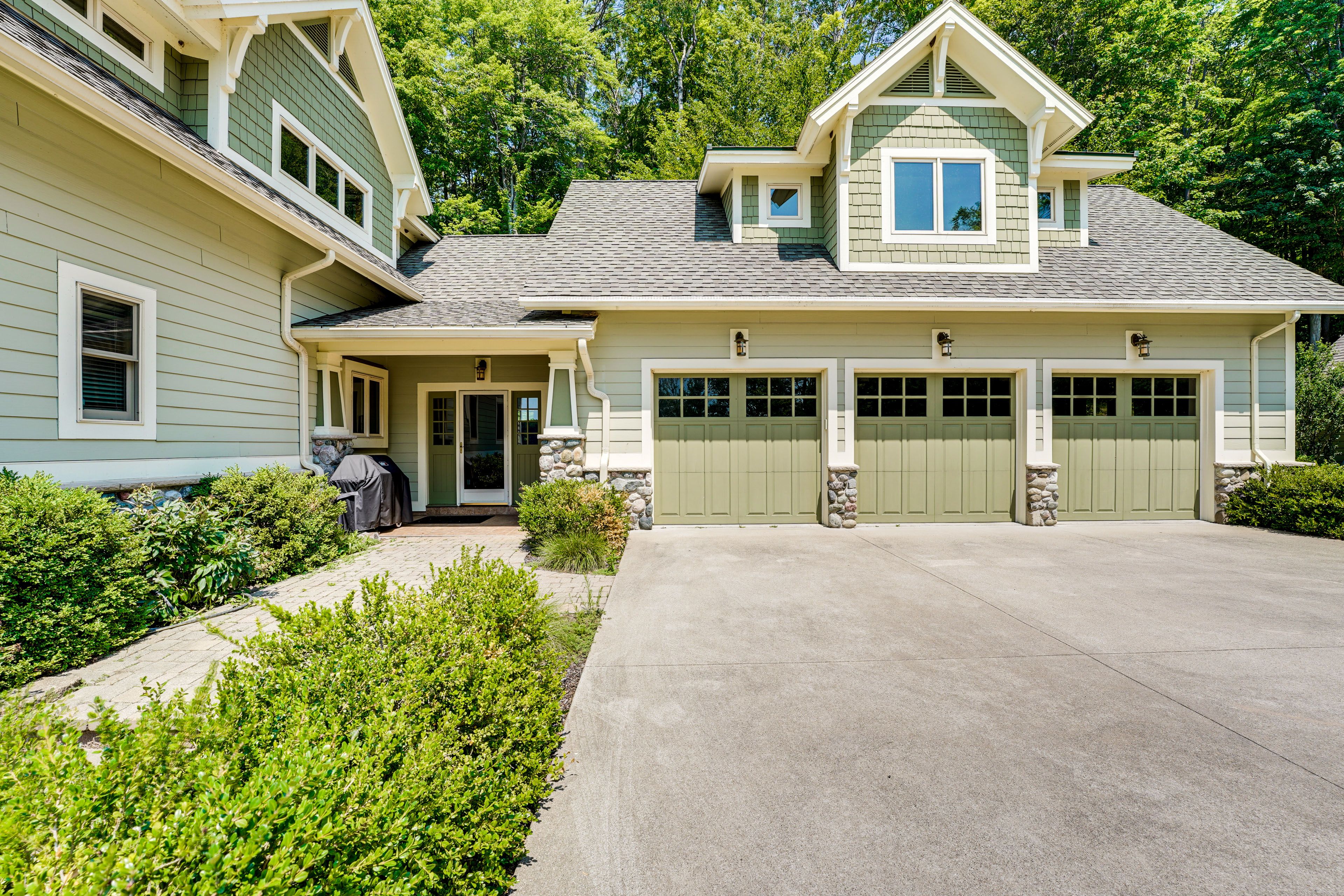 Driveway (4 Vehicles)