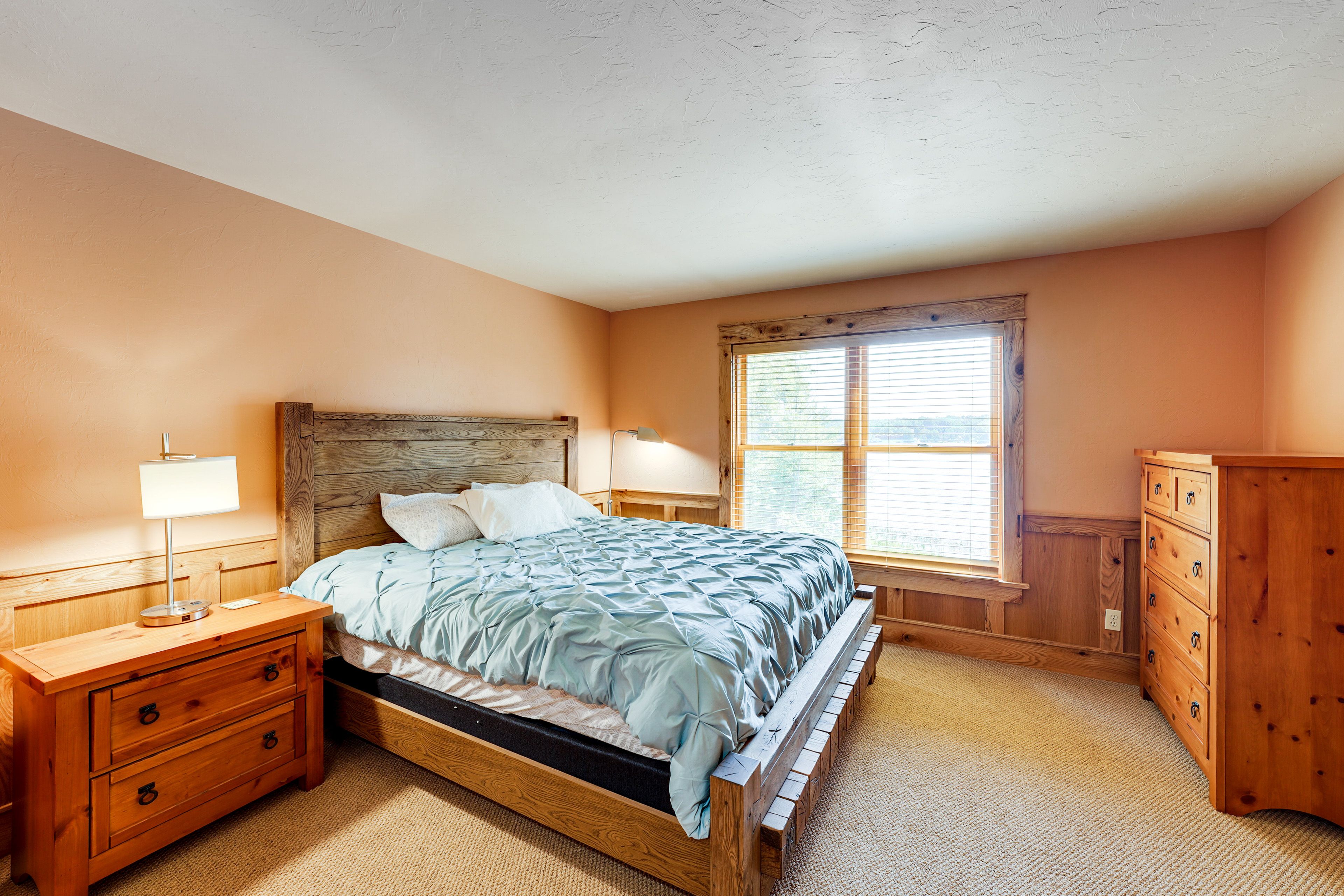 Bedroom 2 | King Bed | Upper Floor