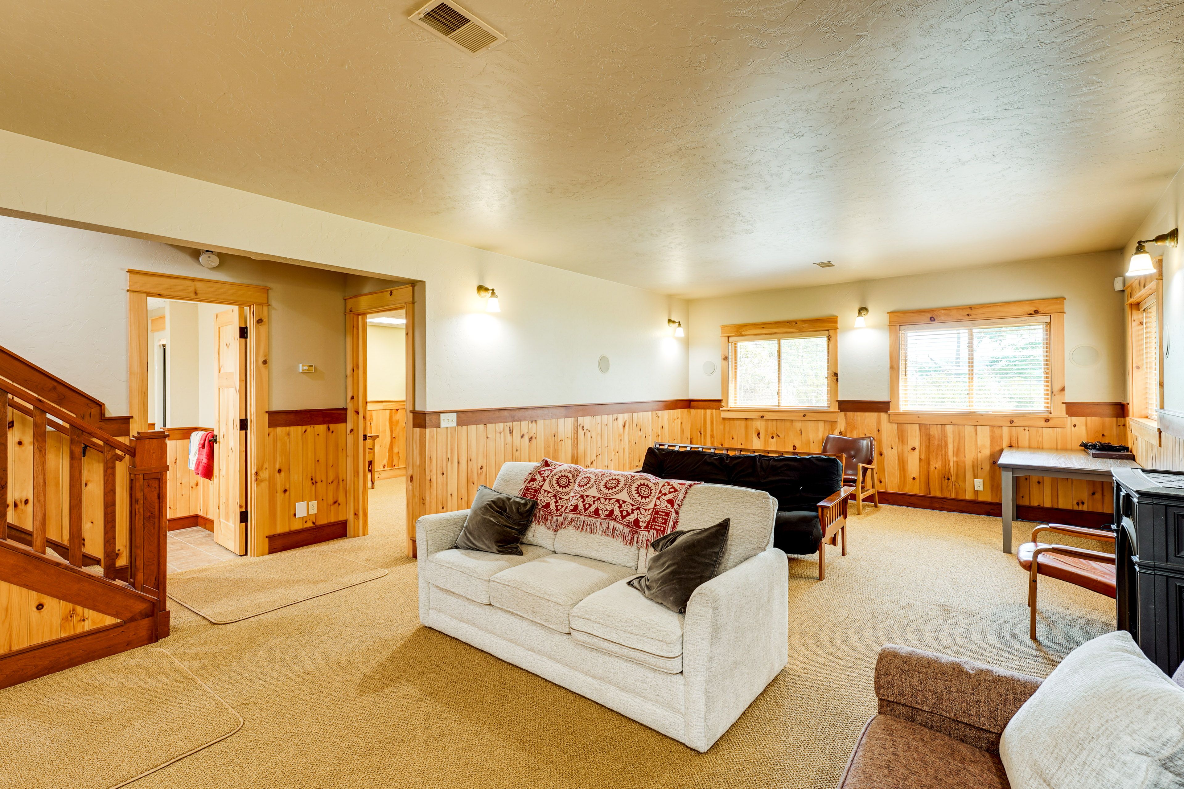 Family Room | Smart TV | Queen Sleeper Sofa | Lower Floor