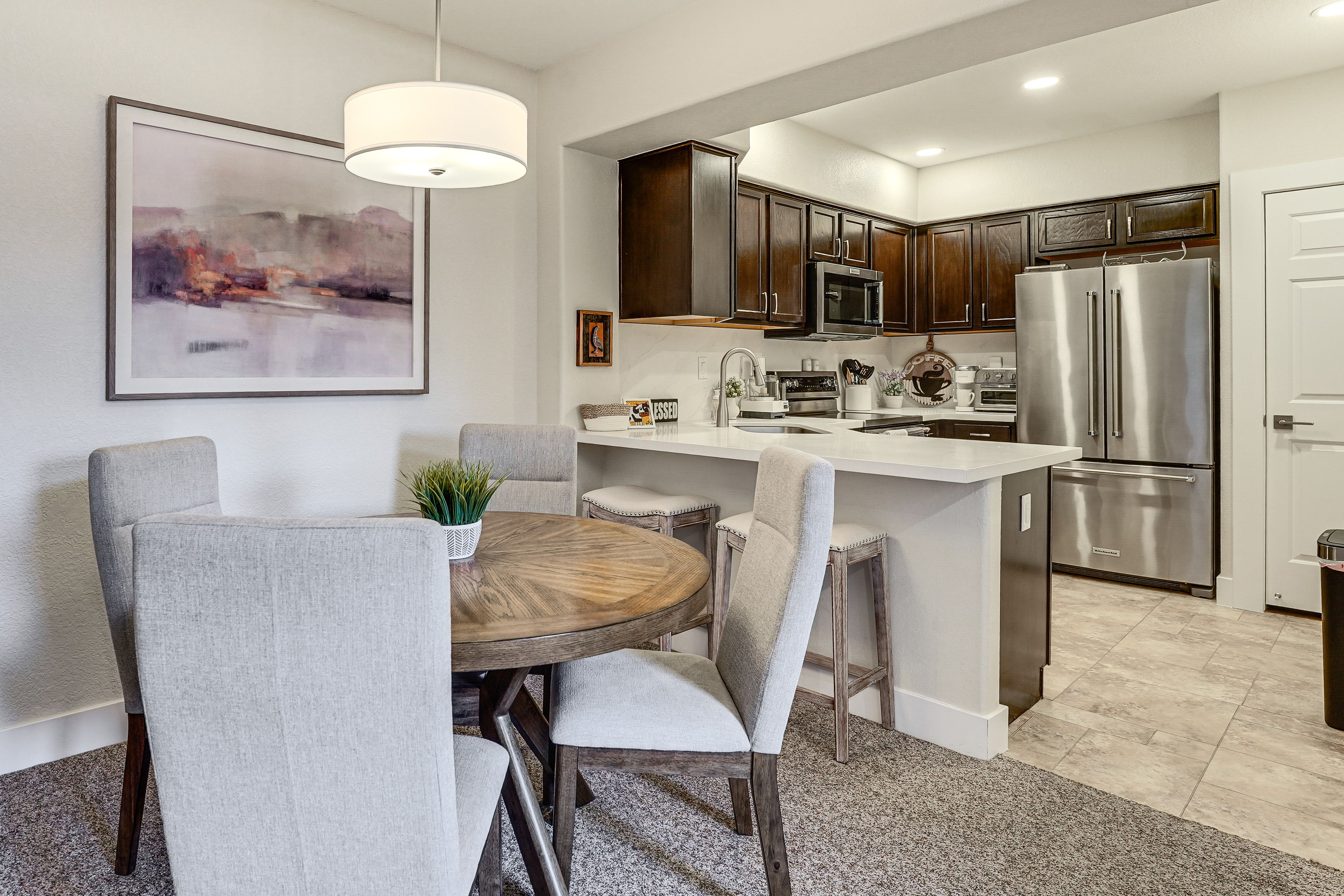 Dining & Kitchen Area | Dishware/Flatware Provided