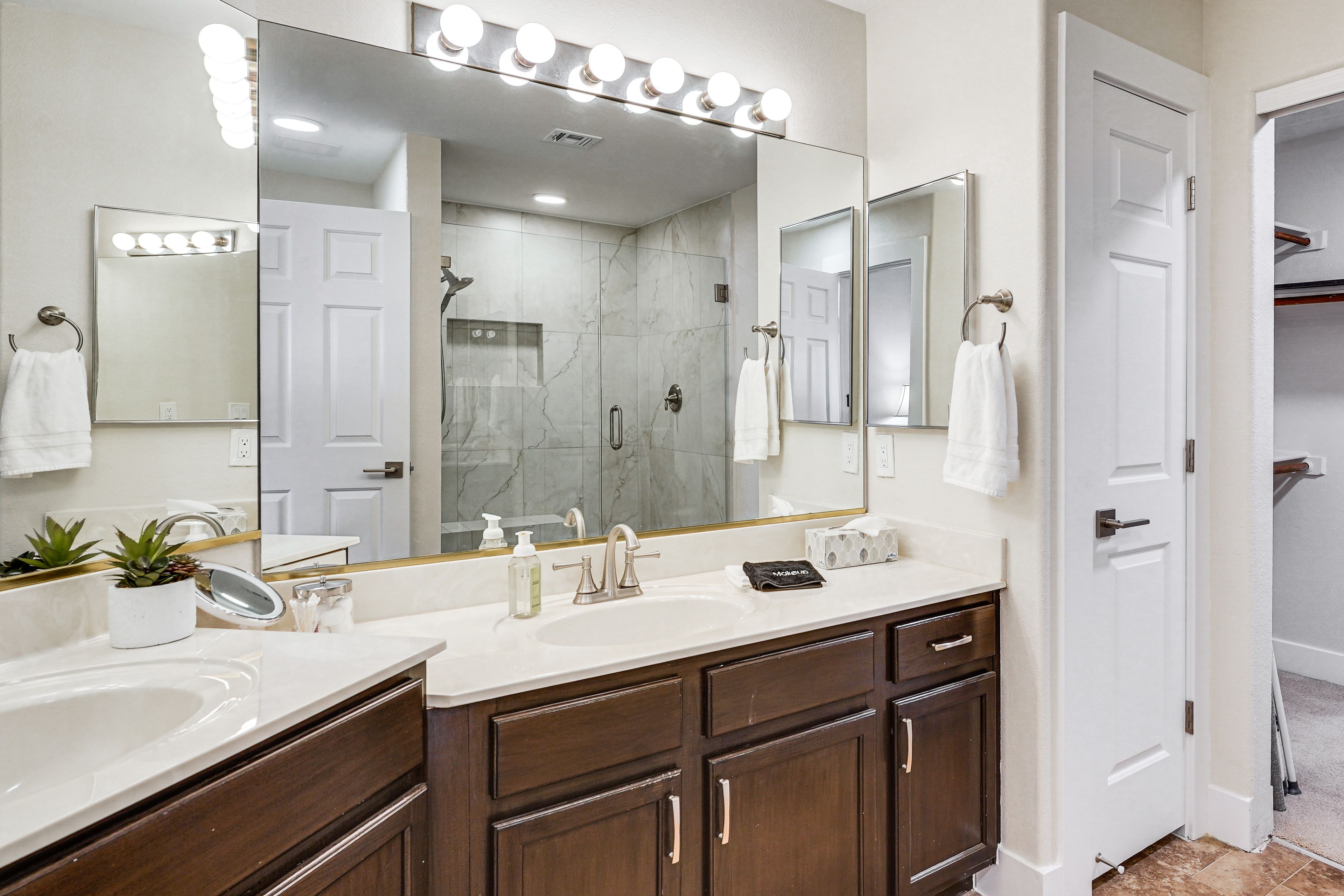 Full Bathroom | 2nd Floor