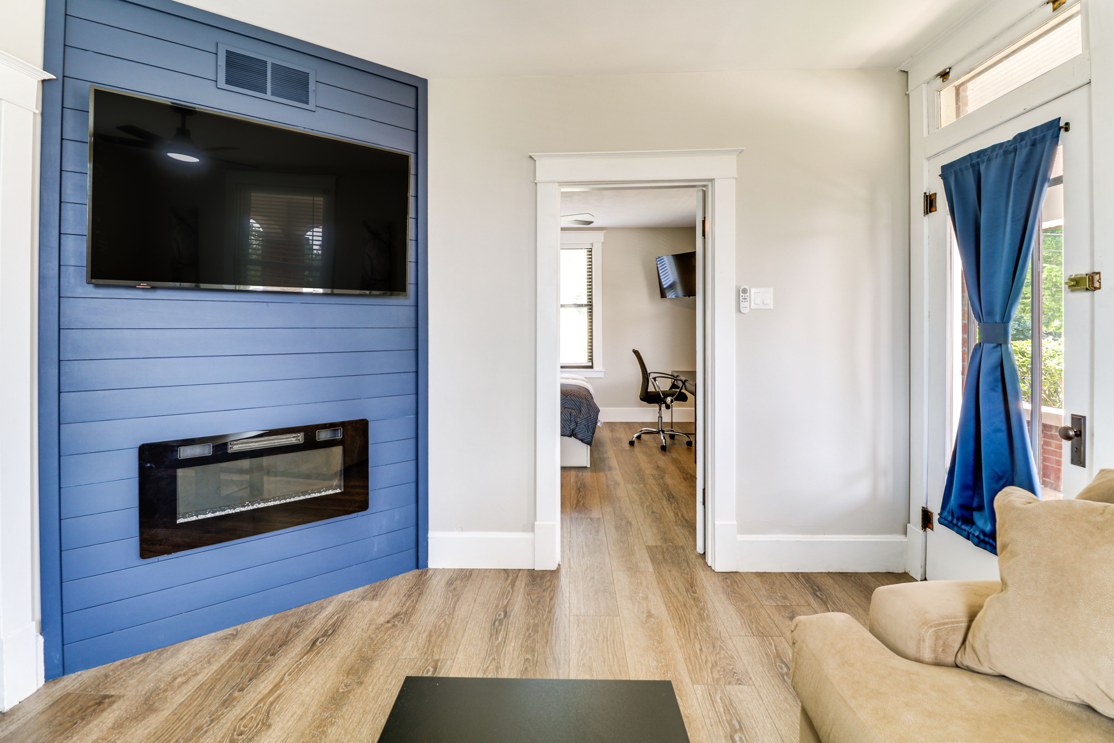 Living Room | Free WiFi | Central A/C & Heat | Futon