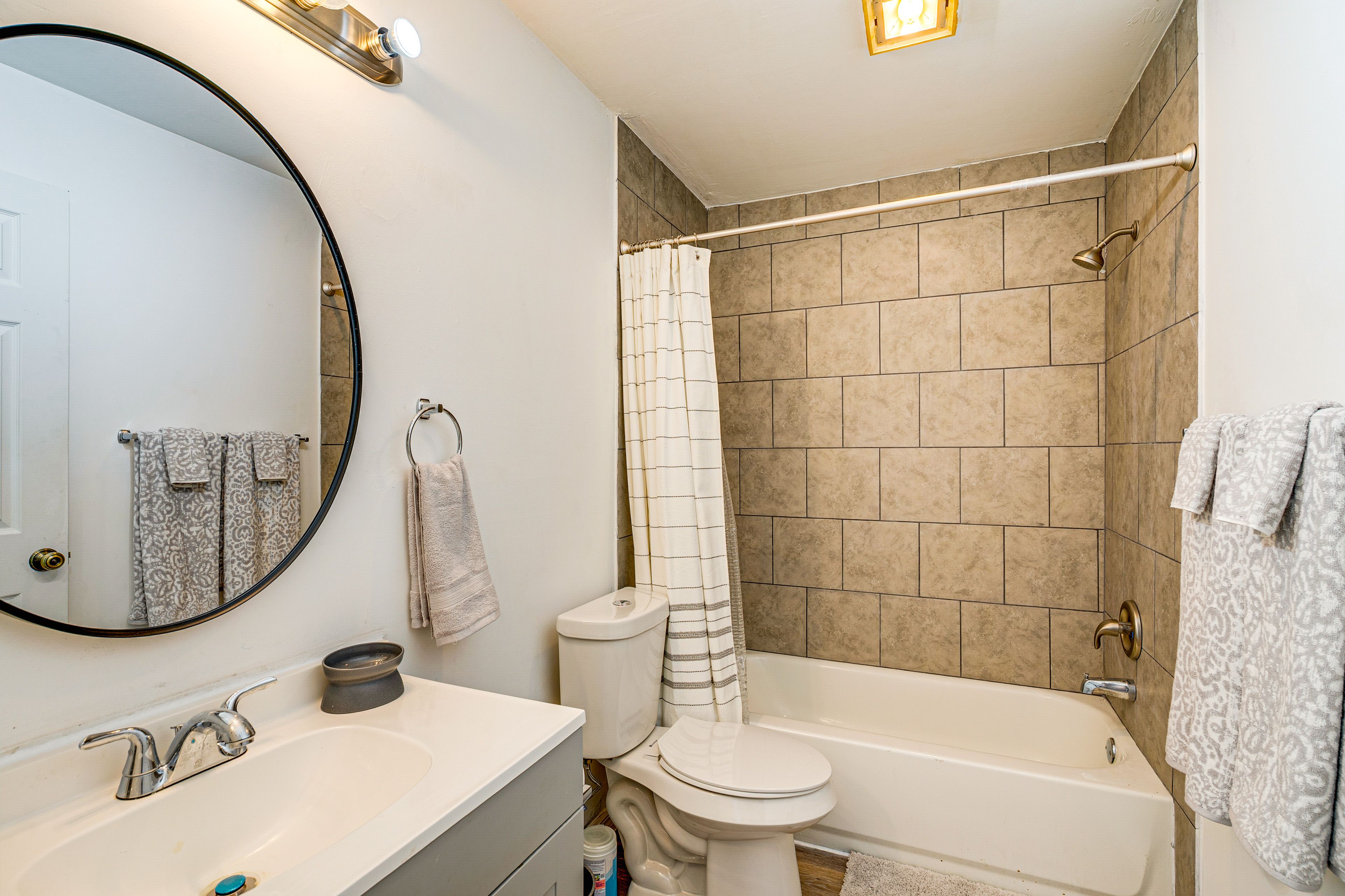 Full Bathroom