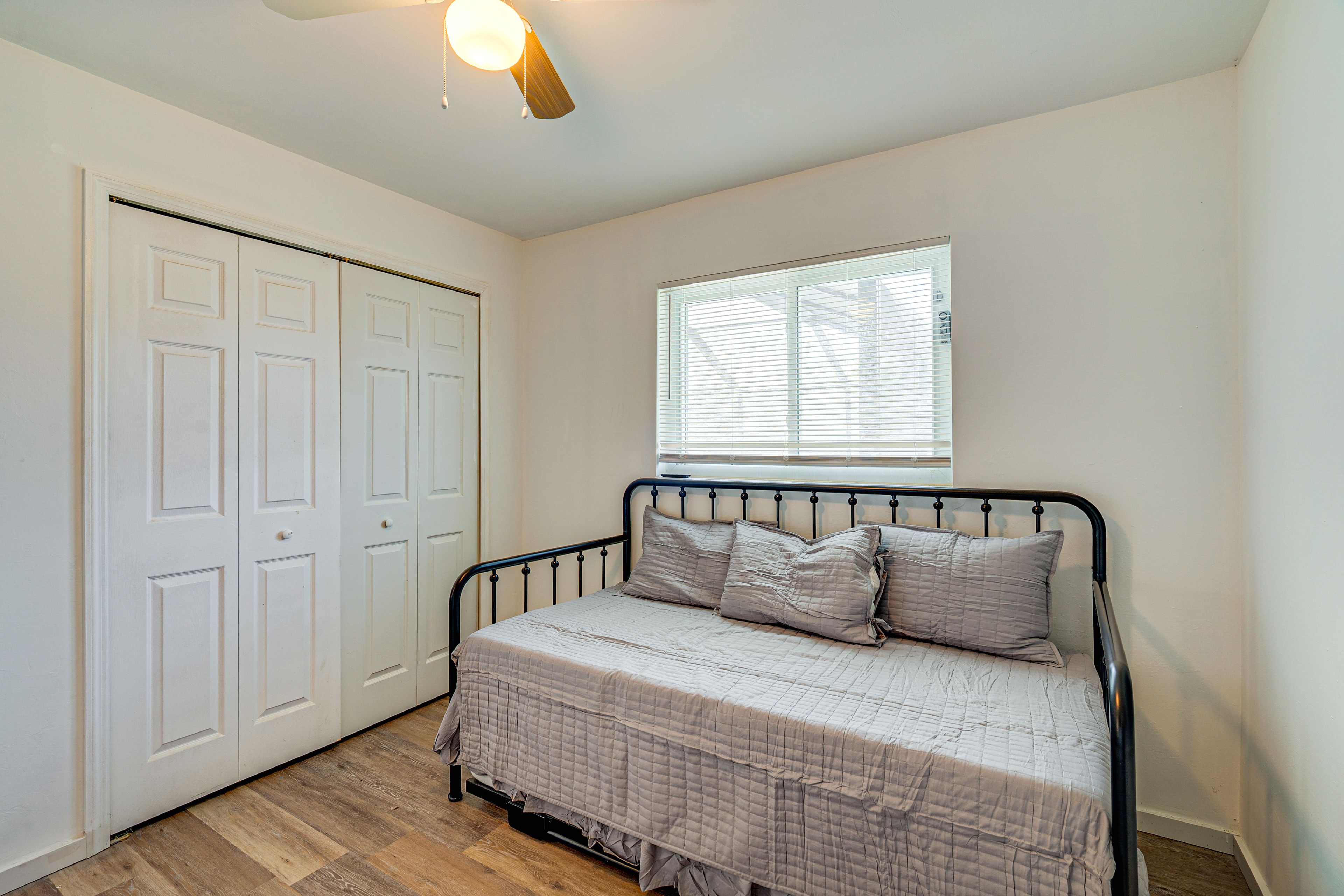 Bedroom 3 | Twin Daybed w/ Twin Trundle
